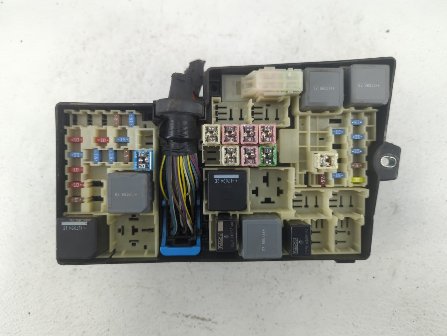 2017-2018 Ford Focus Fusebox Fuse Box Panel Relay Module P/N:AV6T-14A142-AB Fits Fits 2017 2018 OEM Used Auto Parts - Oemuse