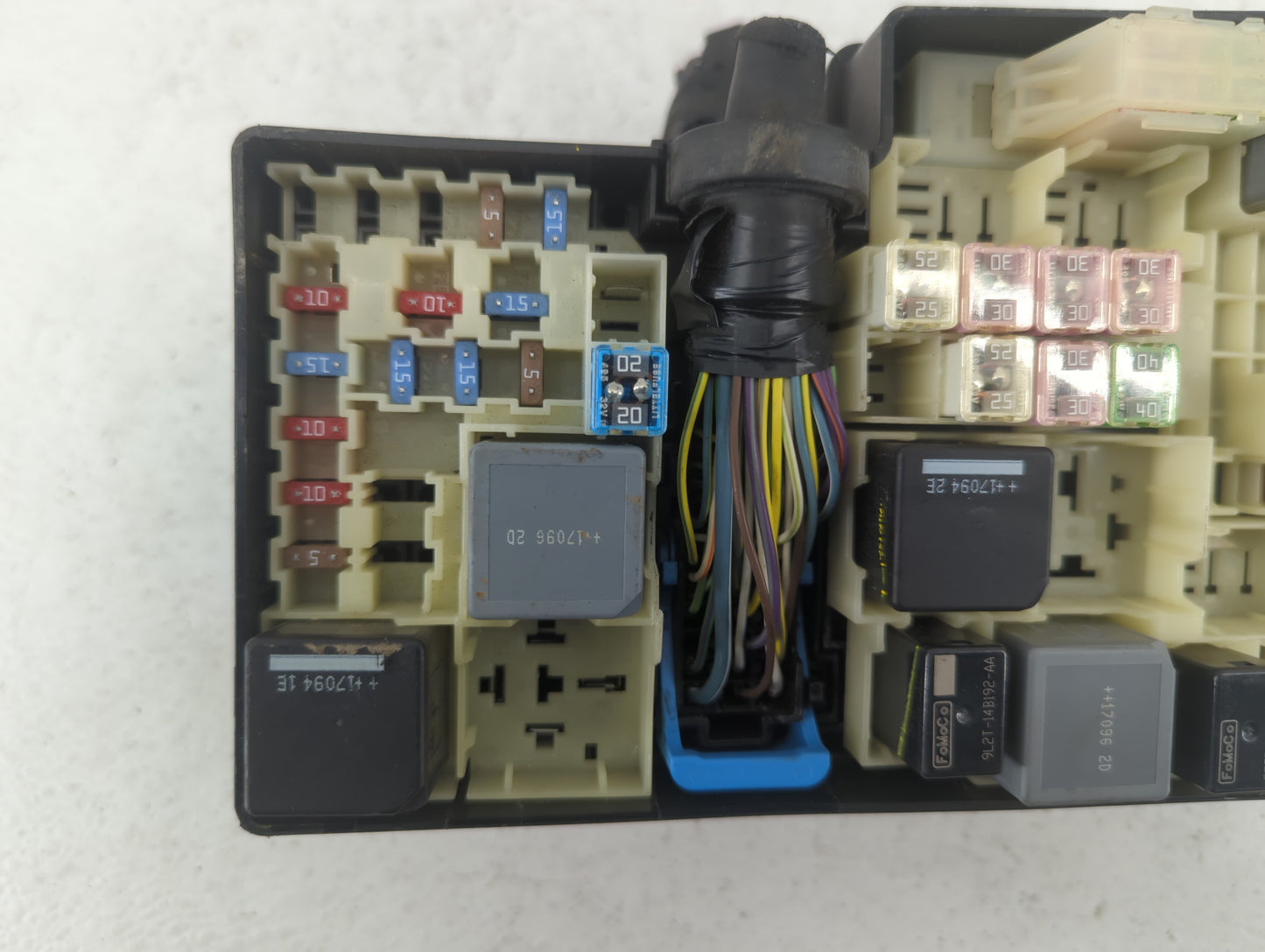2017-2018 Ford Focus Fusebox Fuse Box Panel Relay Module P/N:AV6T-14A142-AB Fits Fits 2017 2018 OEM Used Auto Parts - Oemuse