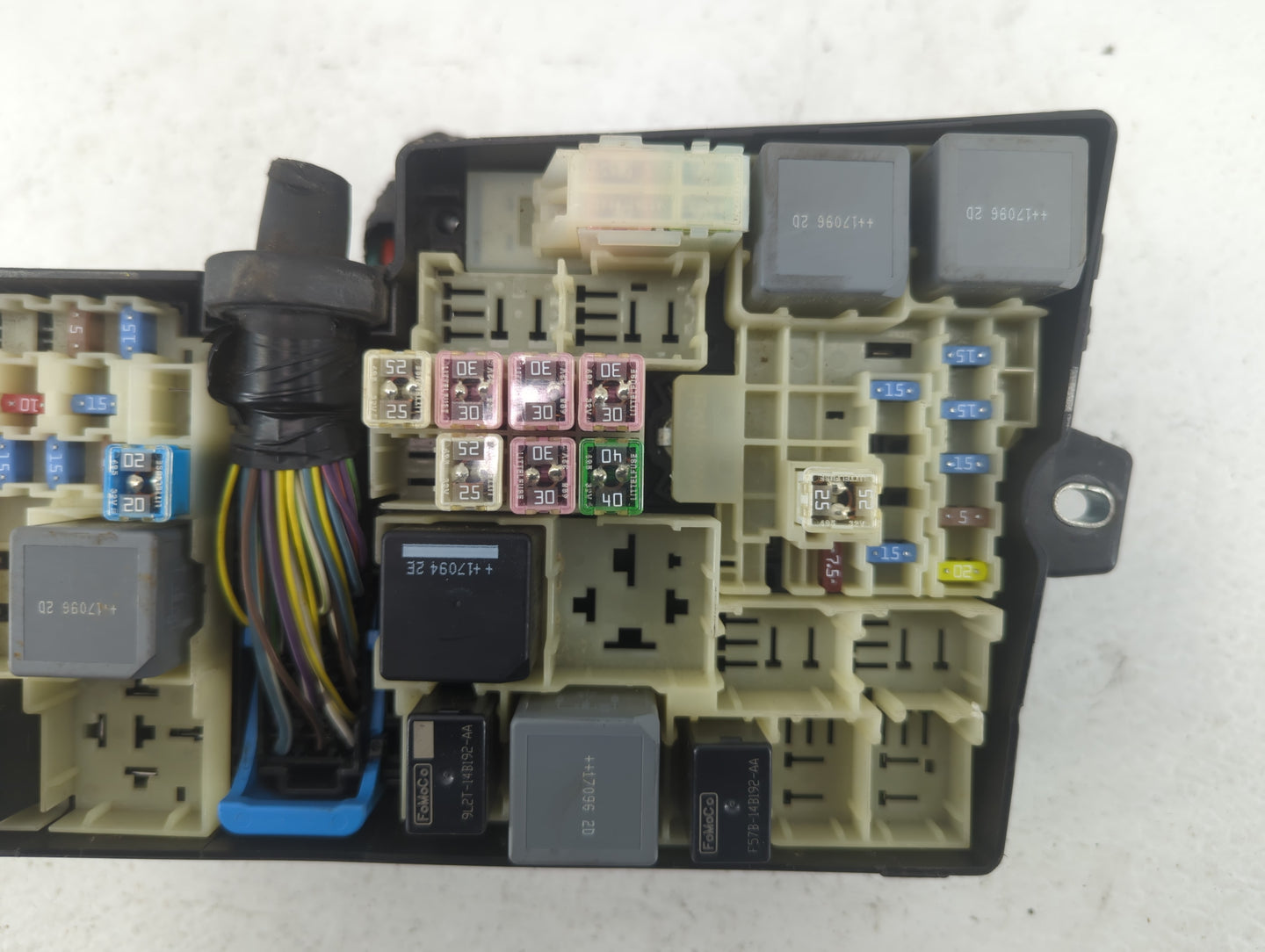 2017-2018 Ford Focus Fusebox Fuse Box Panel Relay Module P/N:AV6T-14A142-AB Fits Fits 2017 2018 OEM Used Auto Parts - Oemuse
