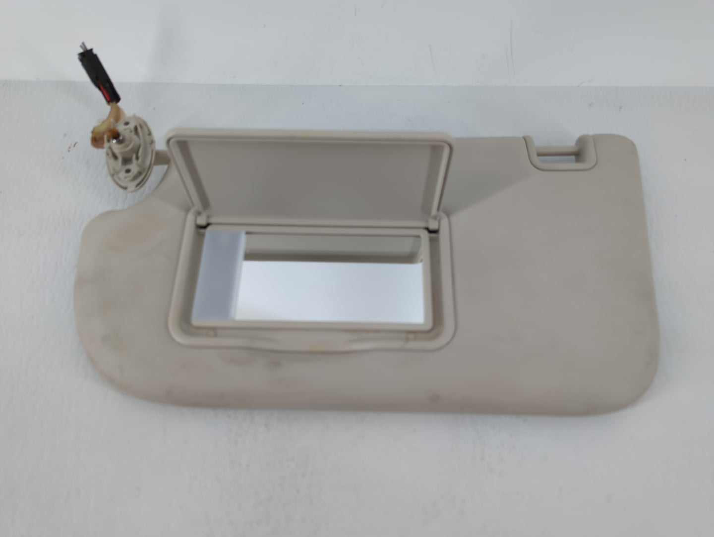 2013-2018 Ford Focus Sun Visor Shade Replacement Driver Left Mirror Fits Fits 2013 2014 2015 2016 2017 2018 OEM Used Auto Pa