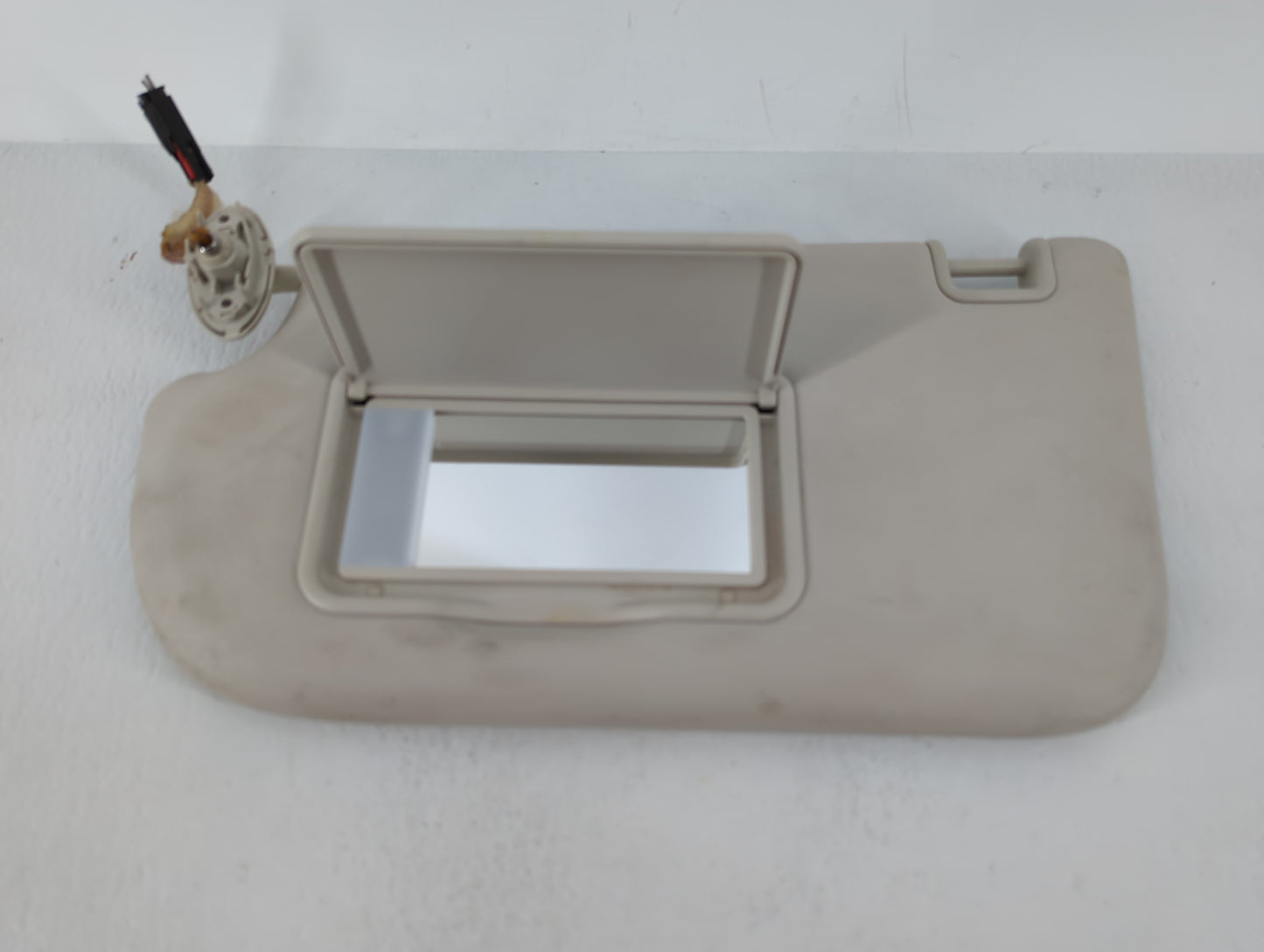 2013-2018 Ford Focus Sun Visor Shade Replacement Driver Left Mirror Fits Fits 2013 2014 2015 2016 2017 2018 OEM Used Auto Pa