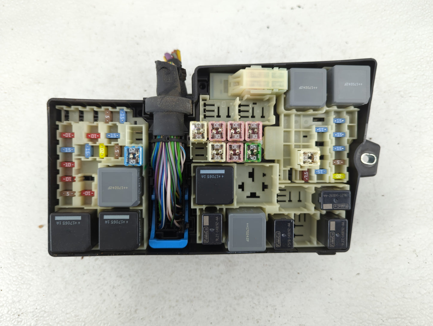 2017-2018 Ford Focus Fusebox Fuse Box Panel Relay Module P/N:E02345500 AV6T-14A067-AD Fits Fits 2017 2018 OEM Used Auto Part