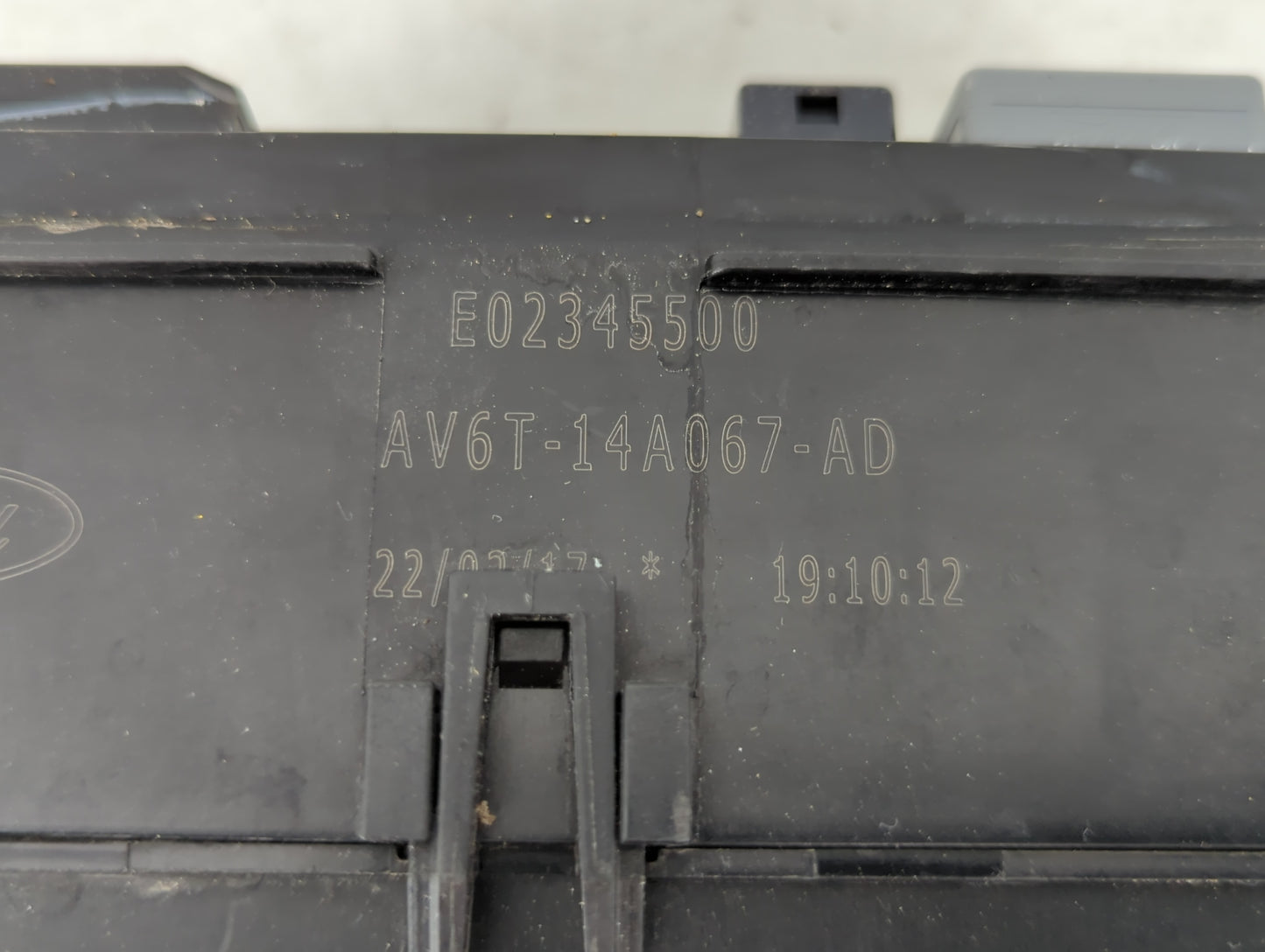 2017-2018 Ford Focus Fusebox Fuse Box Panel Relay Module P/N:E02345500 AV6T-14A067-AD Fits Fits 2017 2018 OEM Used Auto Part