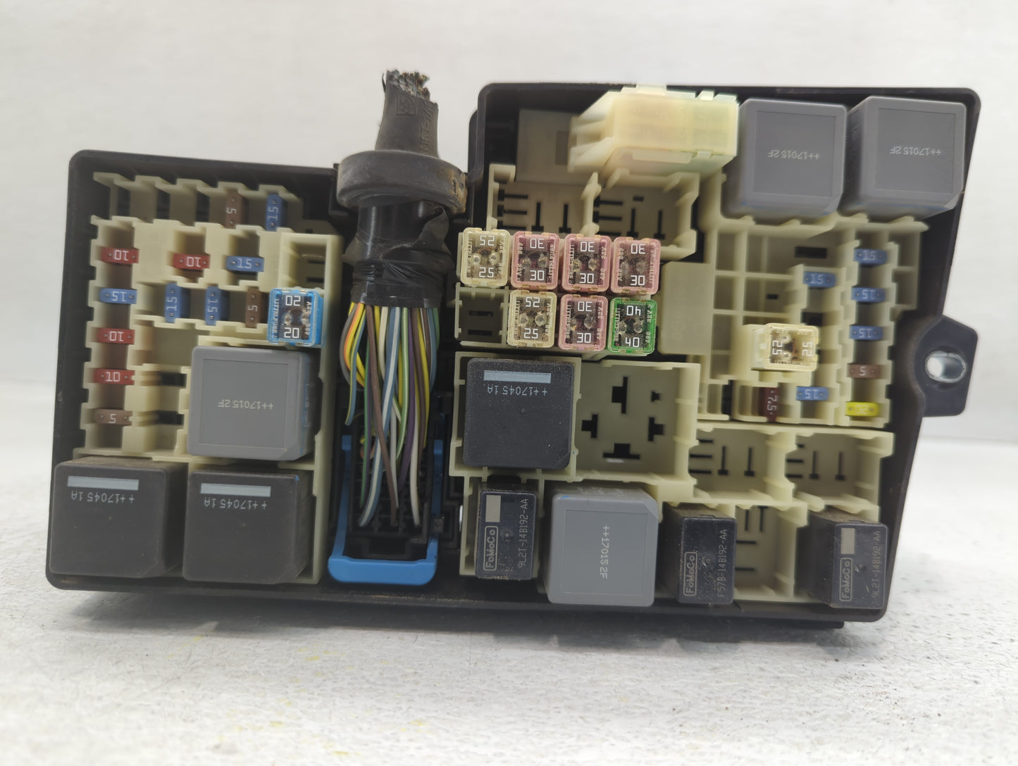 2017-2018 Ford Focus Fusebox Fuse Box Panel Relay Module P/N:AV6T-14A142-AB Fits Fits 2017 2018 OEM Used Auto Parts - Oemuse