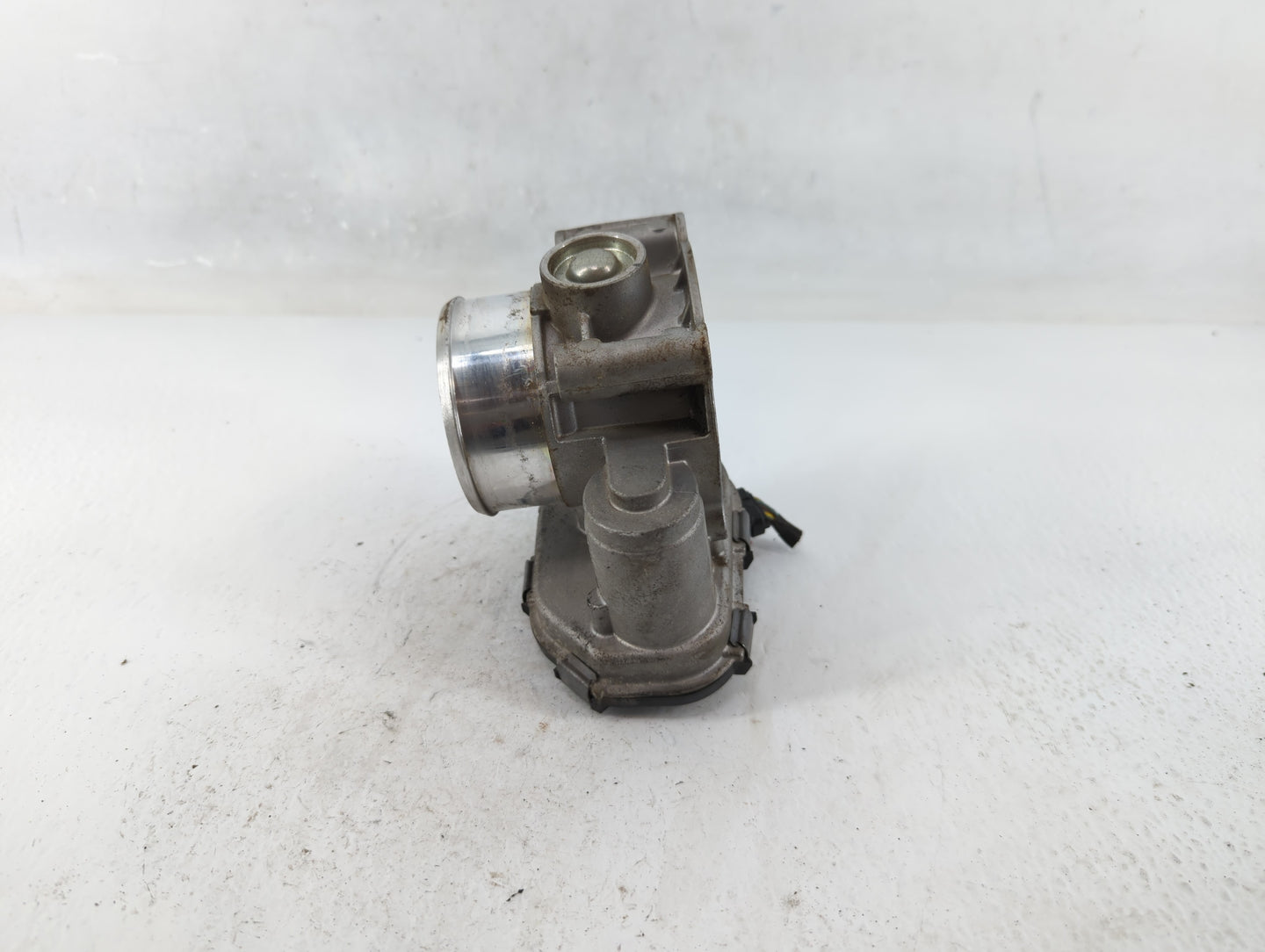 2015-2018 Ford Focus Throttle Body P/N:GB8E 9F991 BC Fits Fits 2014 2015 2016 2017 2018 OEM Used Auto Parts - Oemusedautopar