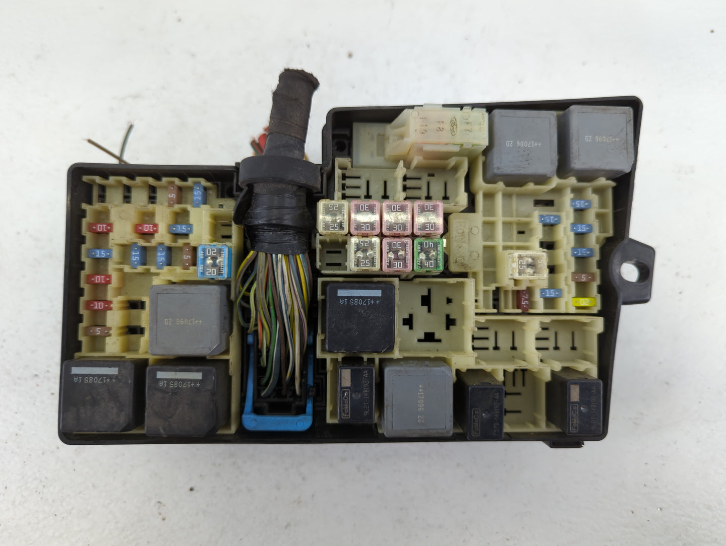 2017-2018 Ford Focus Fusebox Fuse Box Panel Relay Module P/N:AV6T-14A142-AB Fits Fits 2017 2018 OEM Used Auto Parts - Oemuse