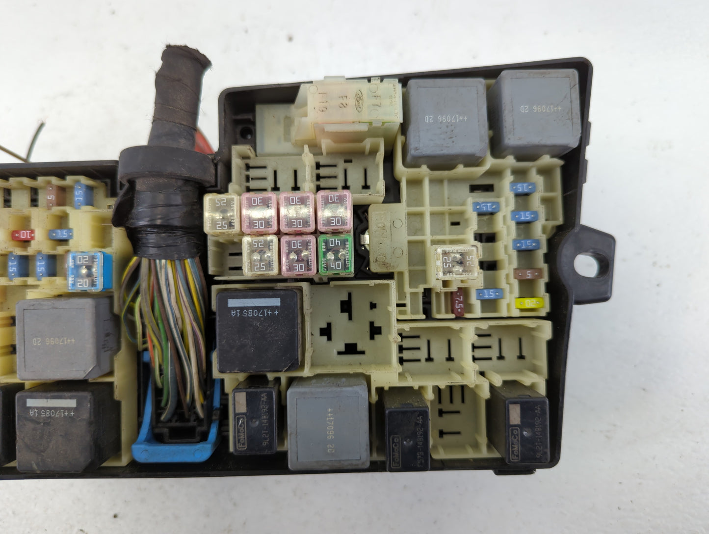 2017-2018 Ford Focus Fusebox Fuse Box Panel Relay Module P/N:AV6T-14A142-AB Fits Fits 2017 2018 OEM Used Auto Parts - Oemuse