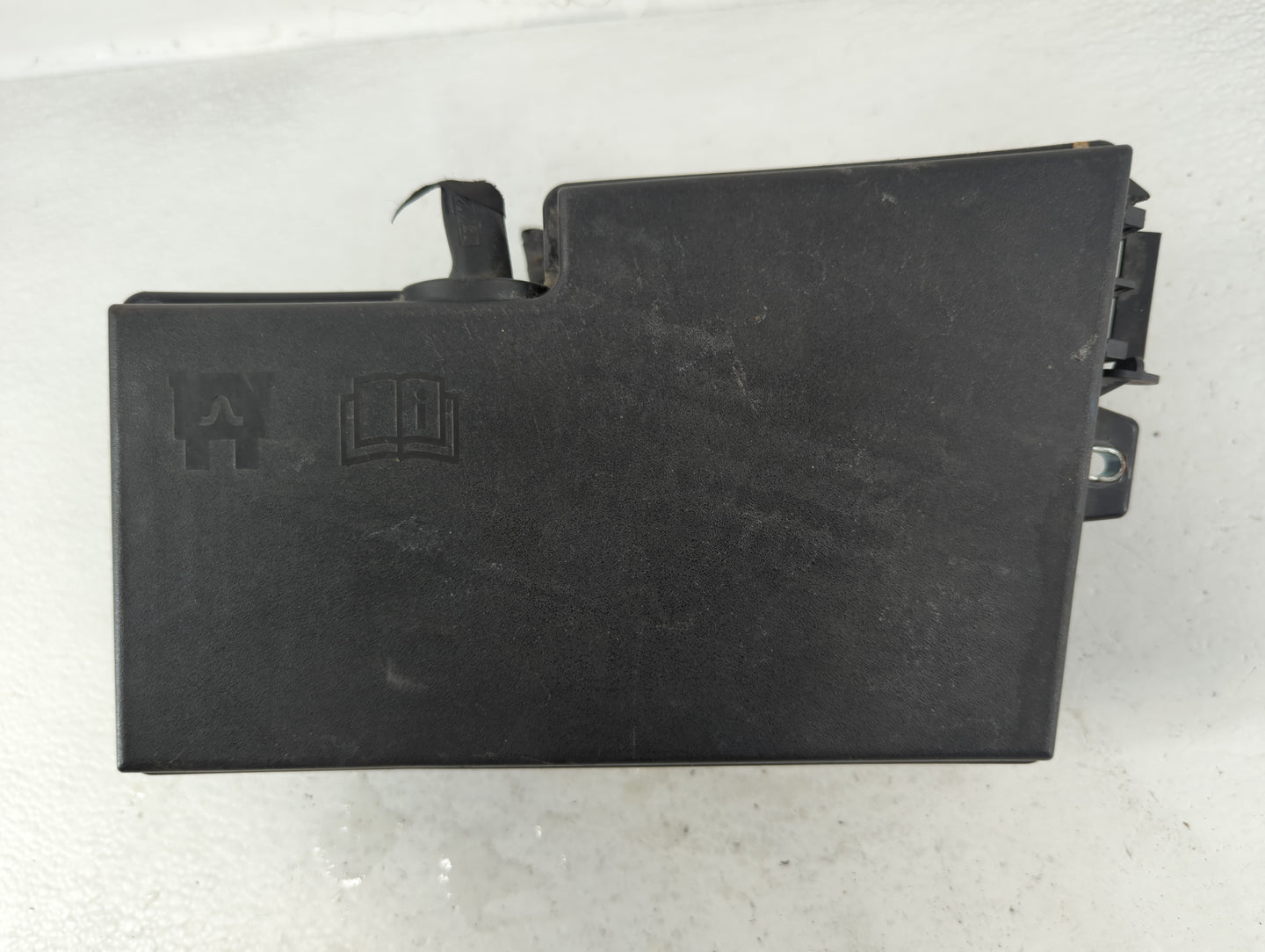 2017-2018 Ford Focus Fusebox Fuse Box Panel Relay Module P/N:AV6T-14A067-AD Fits Fits 2017 2018 OEM Used Auto Parts - Oemuse