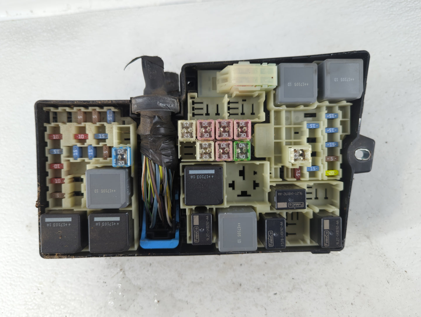 2017-2018 Ford Focus Fusebox Fuse Box Panel Relay Module P/N:AV6T-14A067-AD Fits Fits 2017 2018 OEM Used Auto Parts - Oemuse