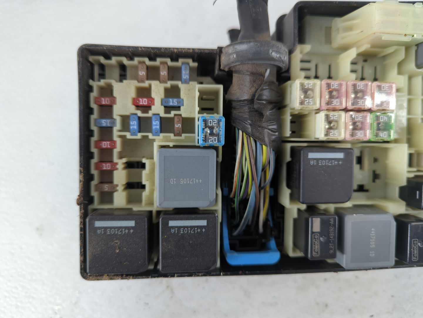 2017-2018 Ford Focus Fusebox Fuse Box Panel Relay Module P/N:AV6T-14A067-AD Fits Fits 2017 2018 OEM Used Auto Parts - Oemuse
