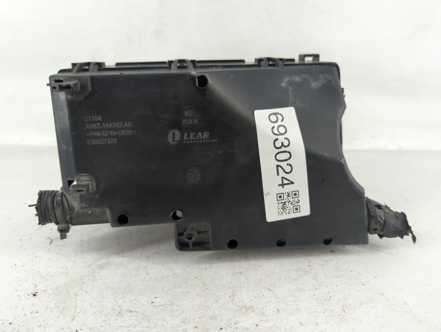 2017-2018 Ford Focus Fusebox Fuse Box Panel Relay Module P/N:AV6T-14A067-AD Fits Fits 2017 2018 OEM Used Auto Parts - Oemuse