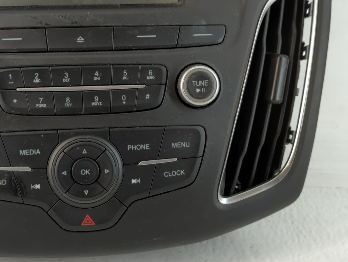 2015-2018 Ford Focus Radio AM FM Cd Player Receiver Replacement P/N:F1ET18K811LD Fits Fits 2015 2016 2017 2018 2019 OEM Used