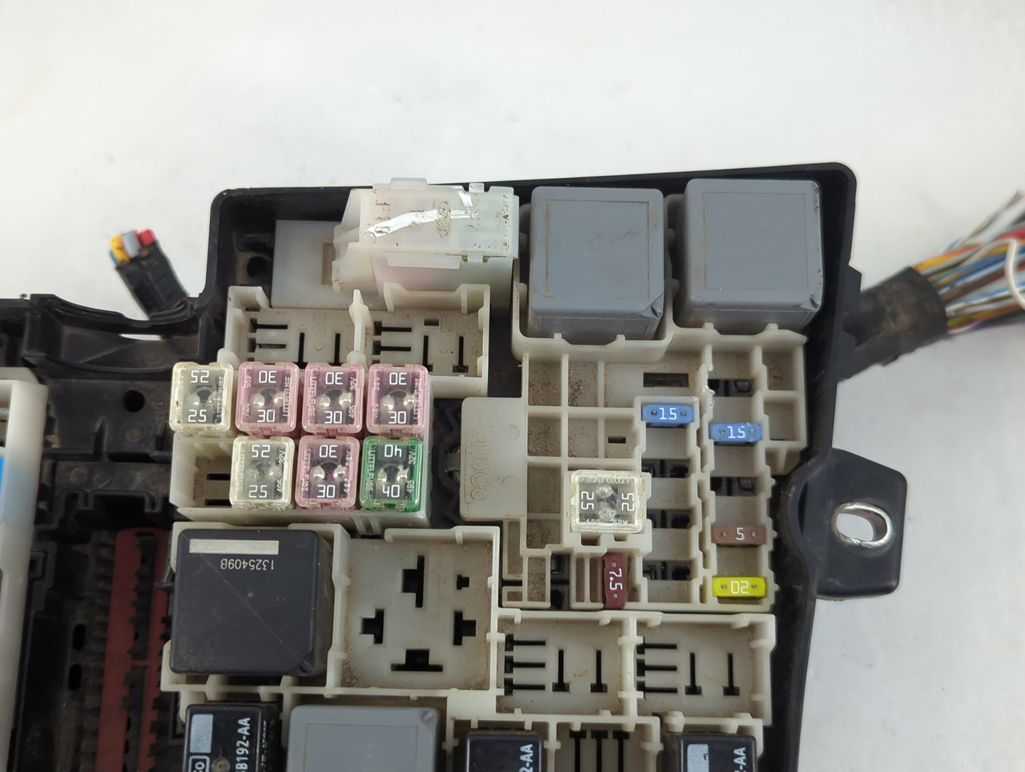 2017-2018 Ford Focus Fusebox Fuse Box Panel Relay Module P/N:E00027328 AV6T-14A142-AB Fits Fits 2017 2018 OEM Used Auto Part