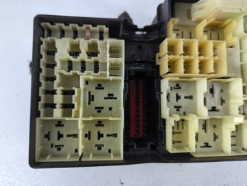 2017-2018 Ford Focus Fusebox Fuse Box Panel Relay Module P/N:E00027328 AV6T-14A142-AB Fits Fits 2017 2018 OEM Used Auto Parts