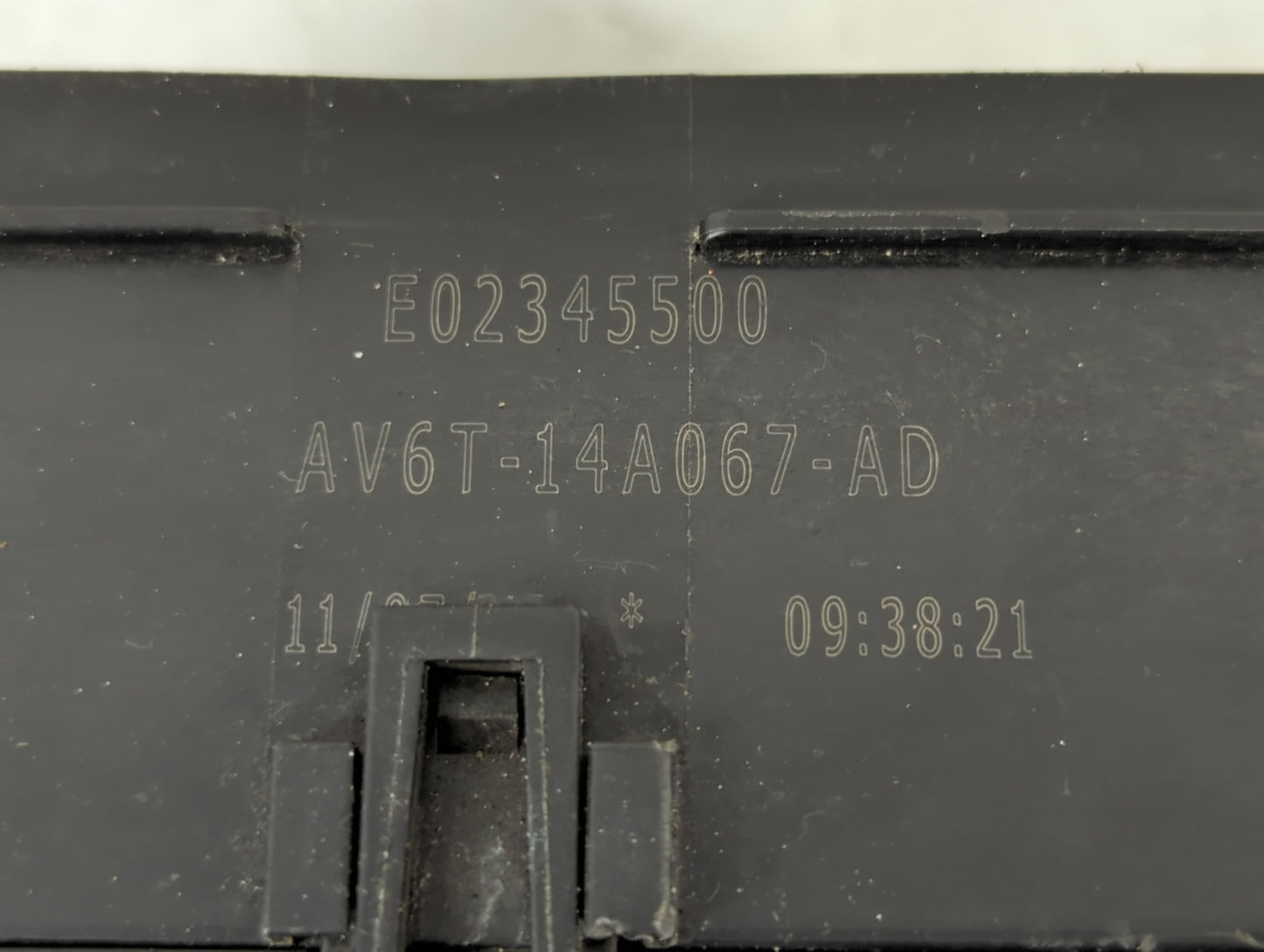2017-2018 Ford Focus Fusebox Fuse Box Panel Relay Module P/N:E00027328 AV6T-14A142-AB Fits Fits 2017 2018 OEM Used Auto Part