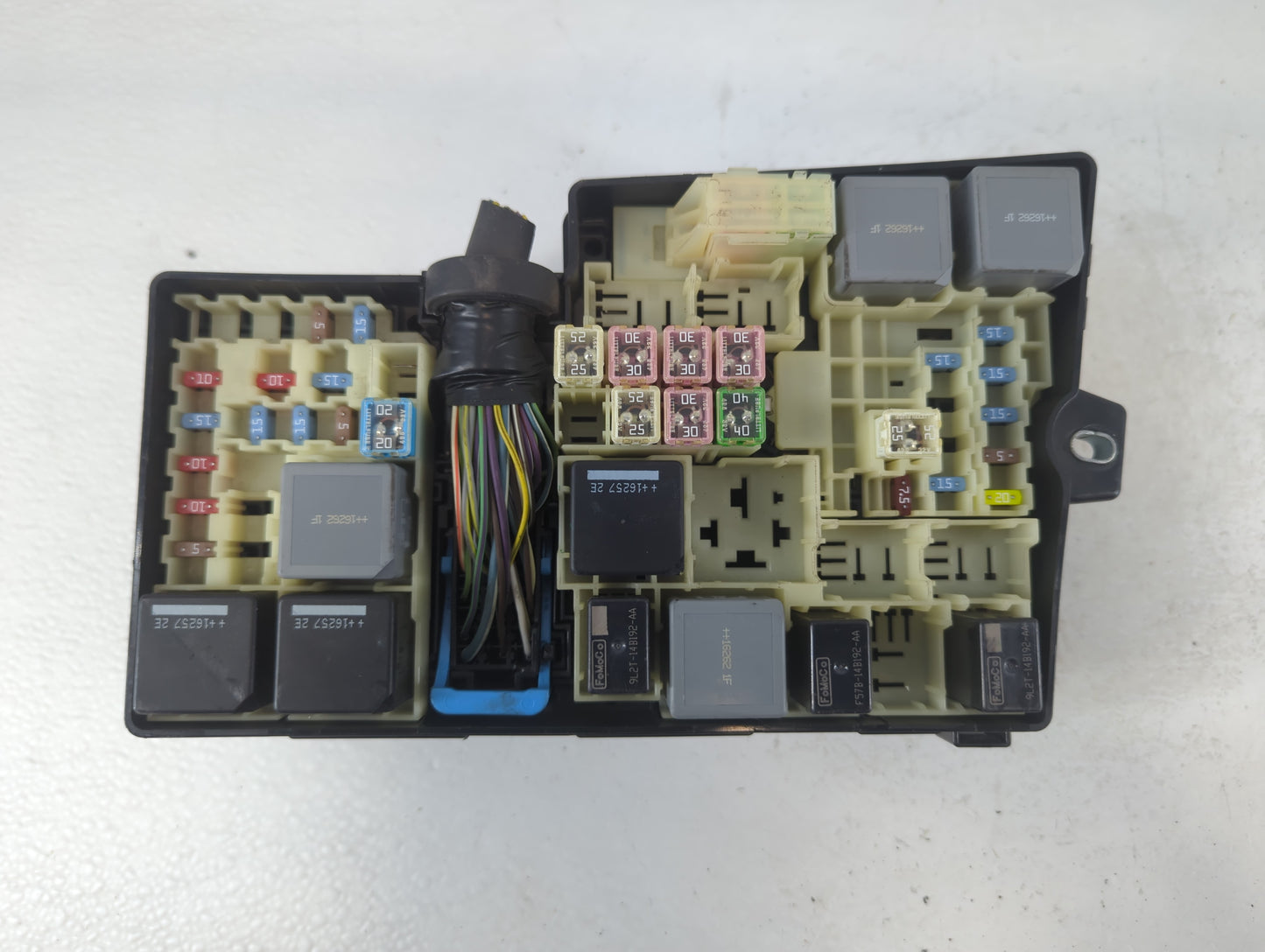 2017-2018 Ford Focus Fusebox Fuse Box Panel Relay Module P/N:E00027328 AV6T-14A142-AB Fits Fits 2017 2018 OEM Used Auto Part