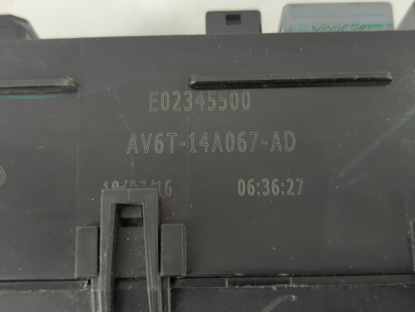 2017-2018 Ford Focus Fusebox Fuse Box Panel Relay Module P/N:E00027328 AV6T-14A142-AB Fits Fits 2017 2018 OEM Used Auto Part