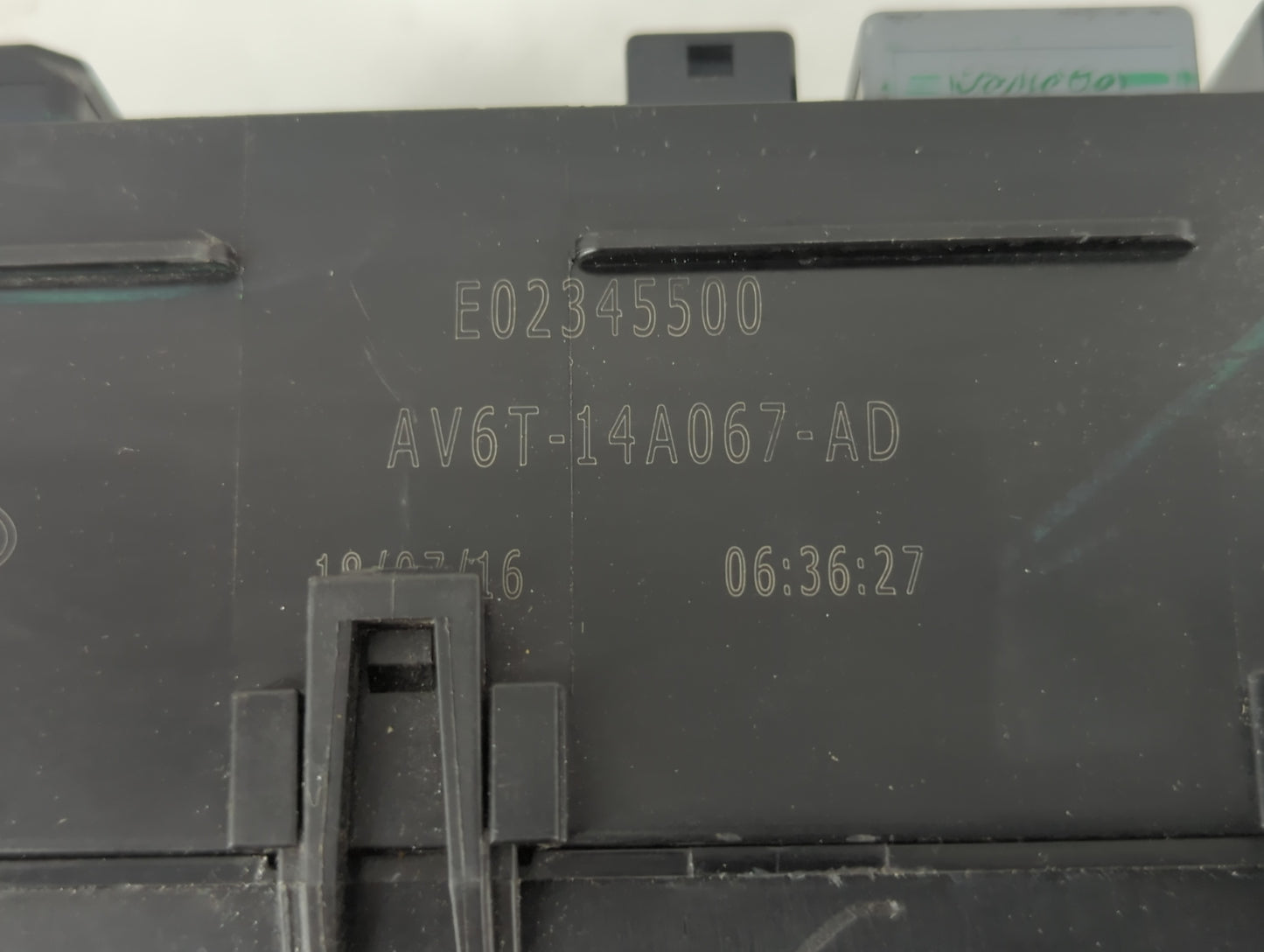2017-2018 Ford Focus Fusebox Fuse Box Panel Relay Module P/N:E00027328 AV6T-14A142-AB Fits Fits 2017 2018 OEM Used Auto Part