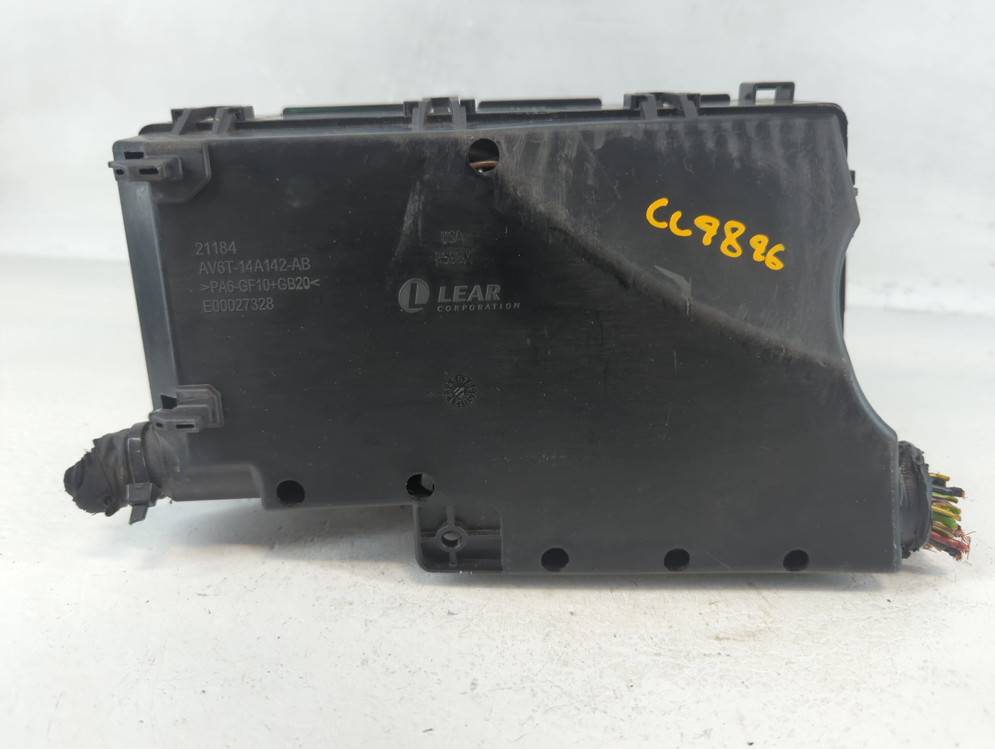 2017-2018 Ford Focus Fusebox Fuse Box Panel Relay Module P/N:E00027328 AV6T-14A142-AB Fits Fits 2017 2018 OEM Used Auto Part