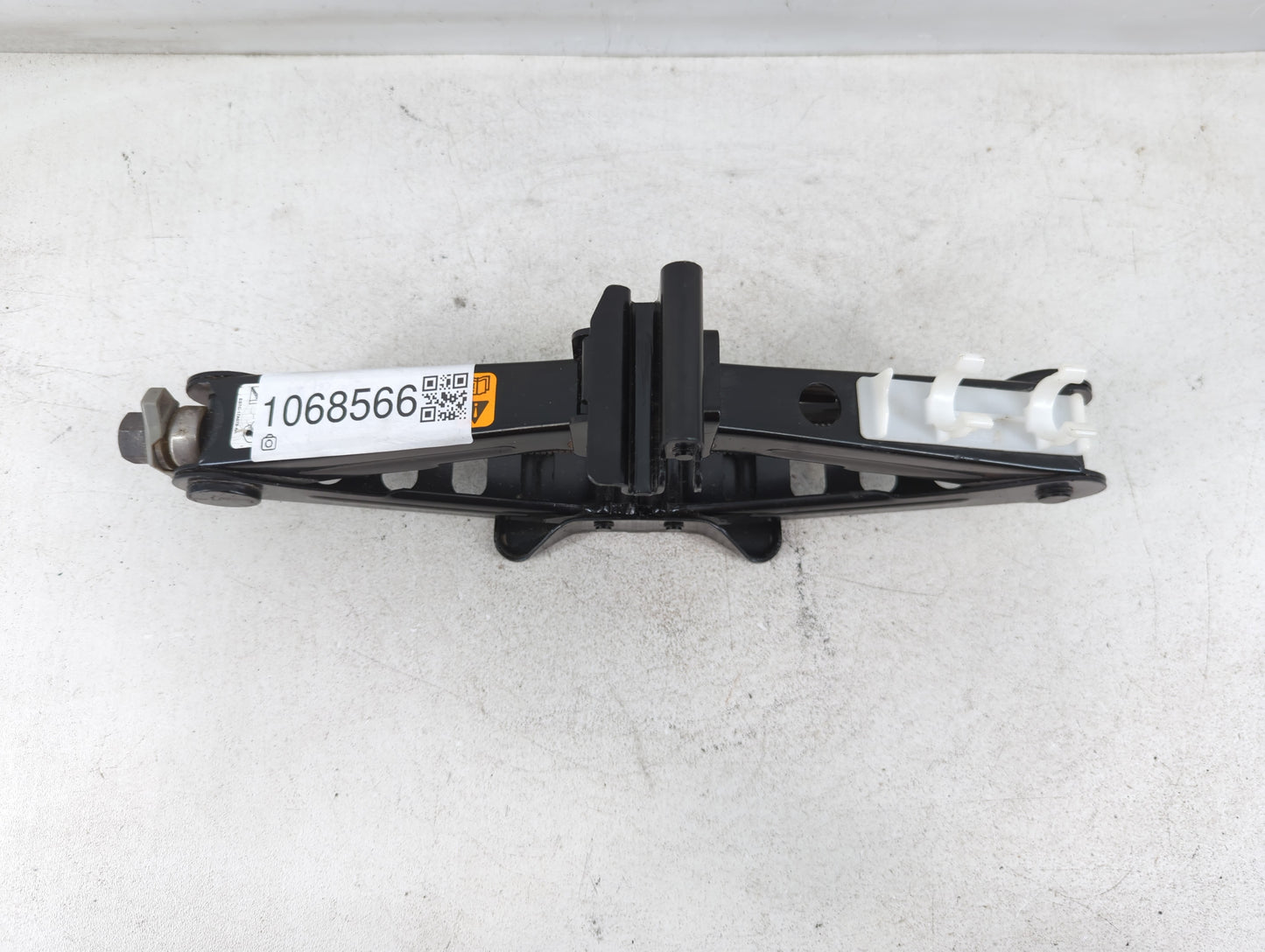 2017 Ford Fusion Spare Scissor Car Jack - Oemusedautoparts1.com