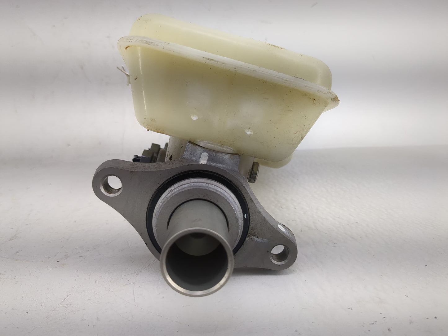 2013-2020 Ford Fusion Brake Master Cylinder - Oemusedautoparts1.com