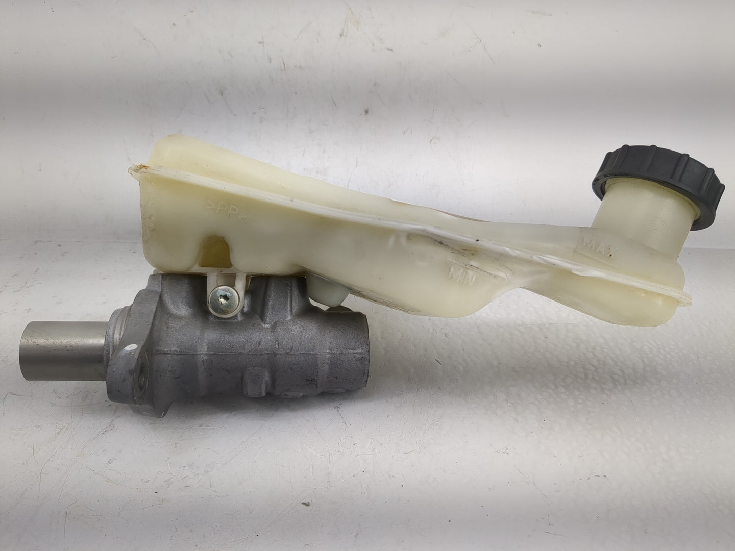 2013-2020 Ford Fusion Brake Master Cylinder - Oemusedautoparts1.com