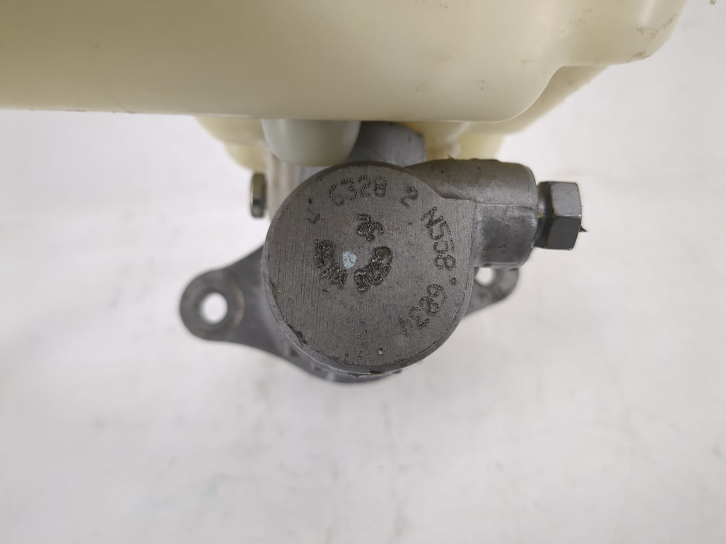 2013-2020 Ford Fusion Brake Master Cylinder - Oemusedautoparts1.com