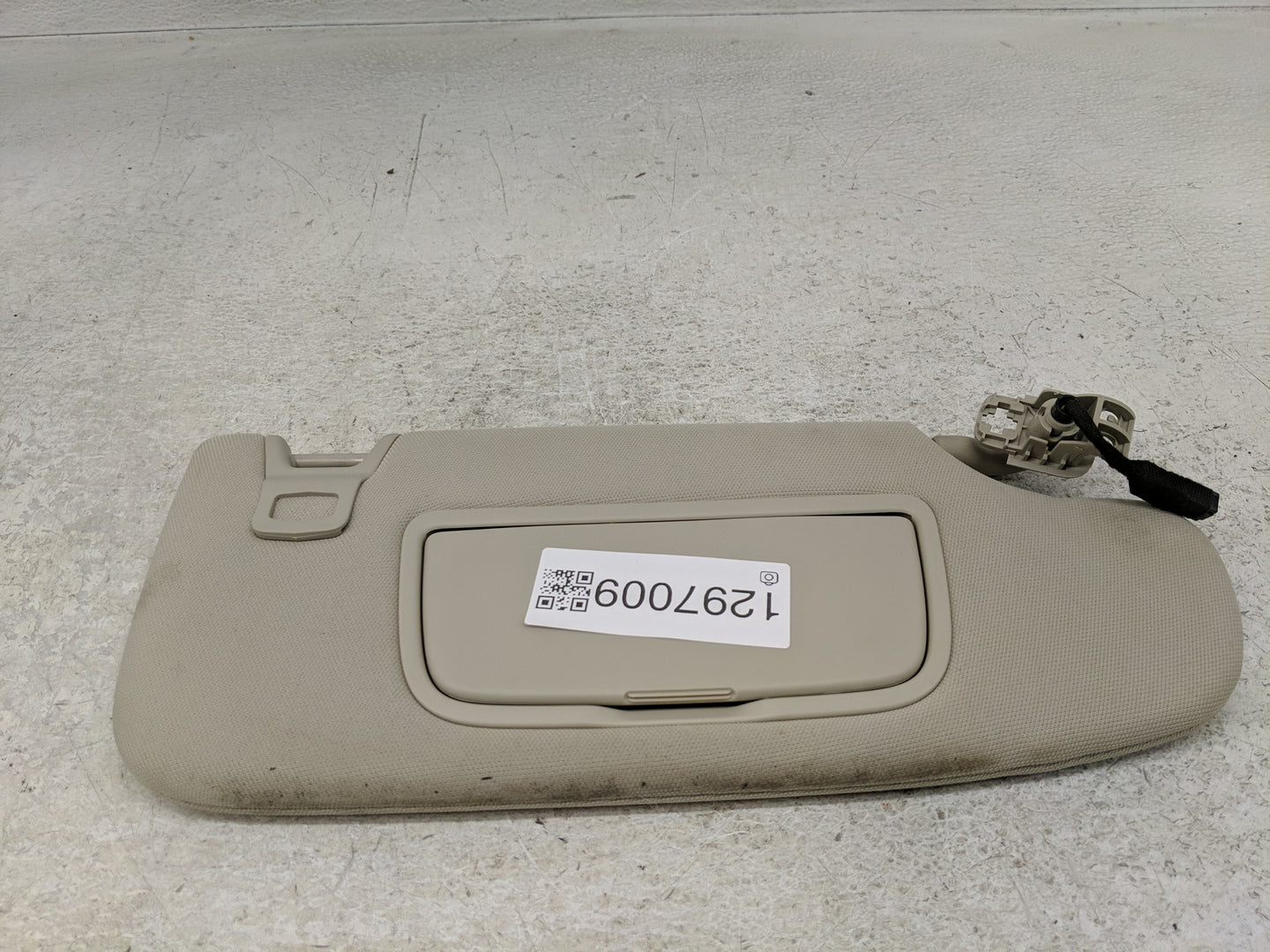 2017-2020 Ford Fusion Sun Visor Shade Replacement Passenger Right Mirror Fits Fits 2017 2018 2019 2020 OEM Used Auto Parts -