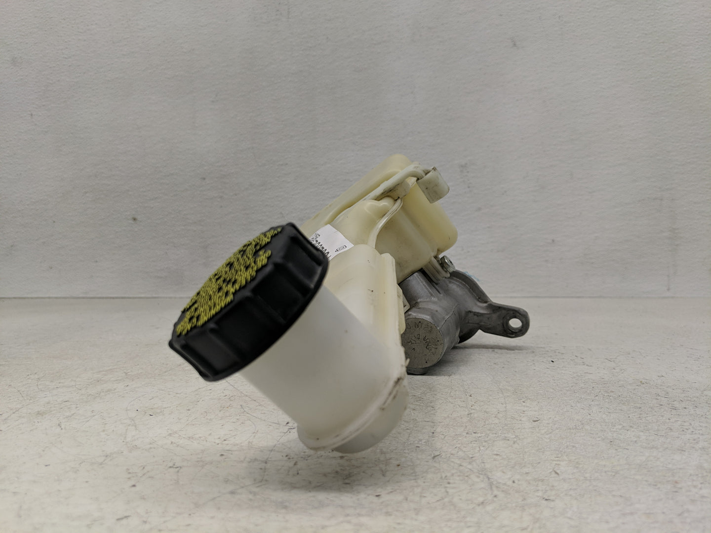 2017-2020 Ford Fusion Brake Master Cylinder - Oemusedautoparts1.com