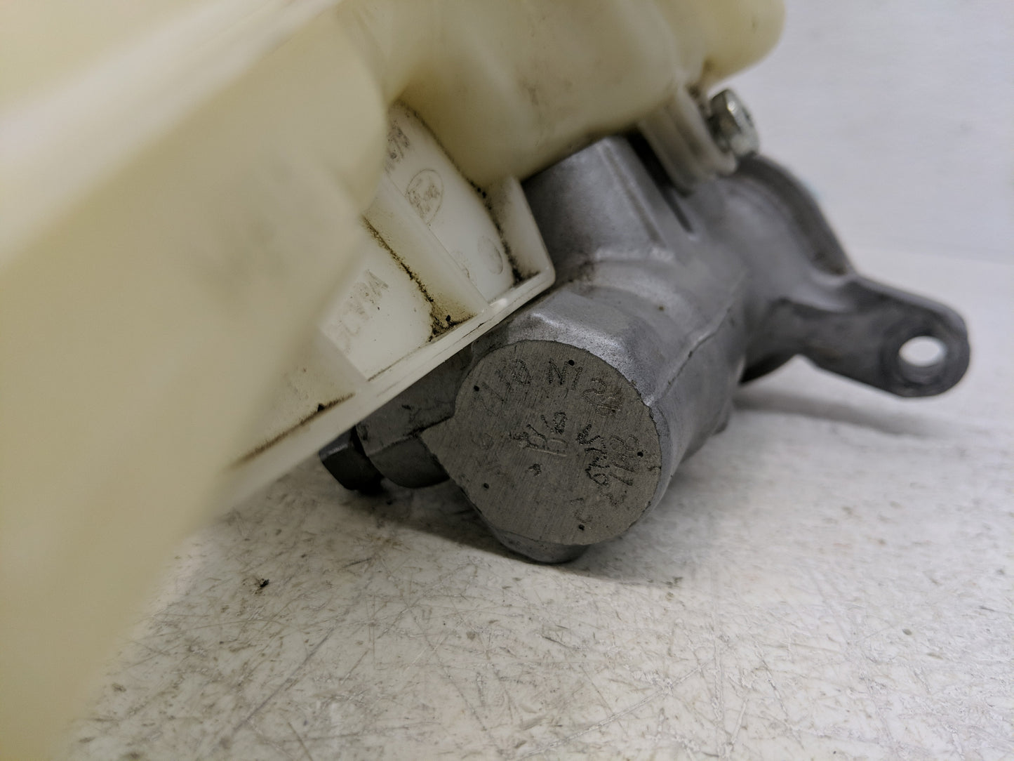 2017-2020 Ford Fusion Brake Master Cylinder - Oemusedautoparts1.com