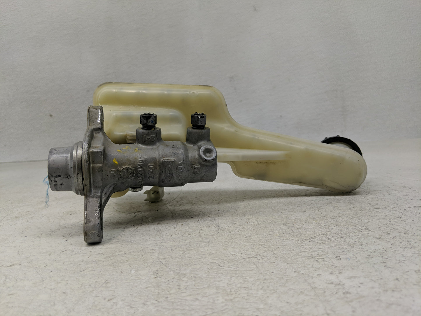 2017-2020 Ford Fusion Brake Master Cylinder - Oemusedautoparts1.com