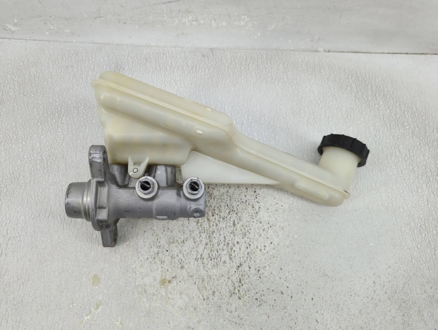 2017-2020 Ford Fusion Brake Master Cylinder - Oemusedautoparts1.com