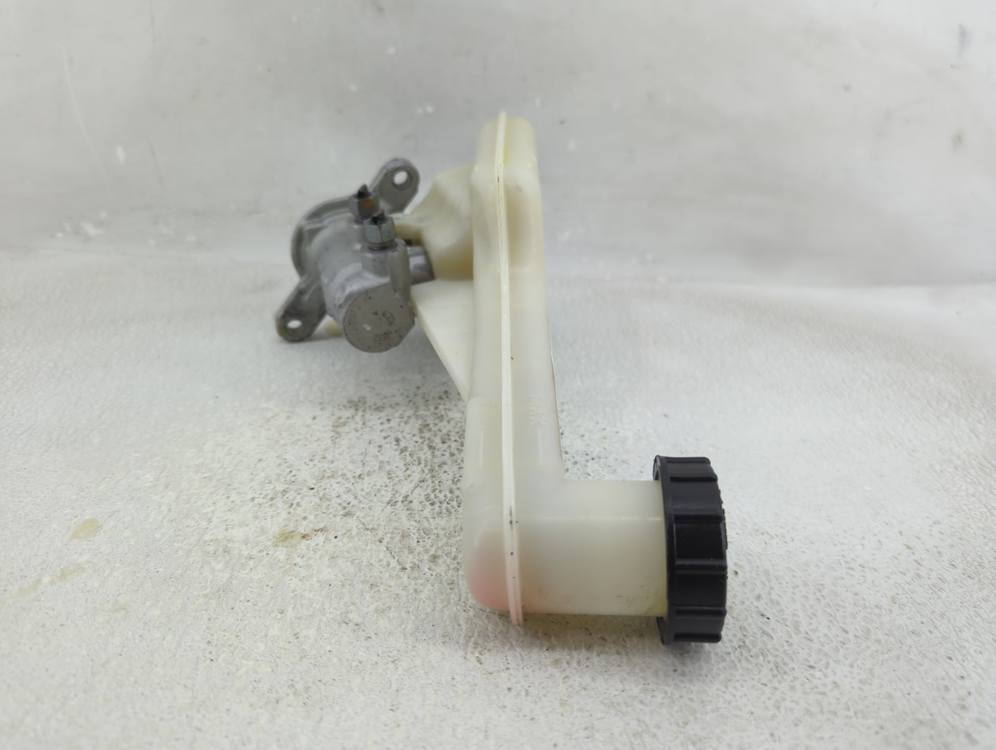2017-2020 Ford Fusion Brake Master Cylinder - Oemusedautoparts1.com