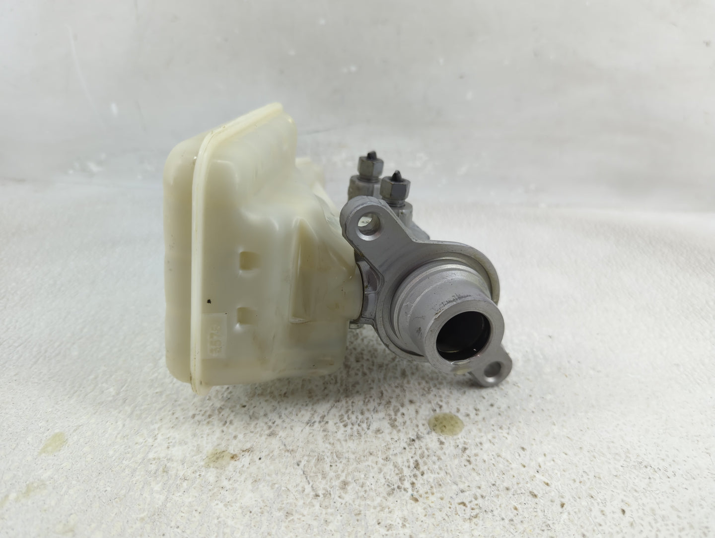 2017-2020 Ford Fusion Brake Master Cylinder - Oemusedautoparts1.com