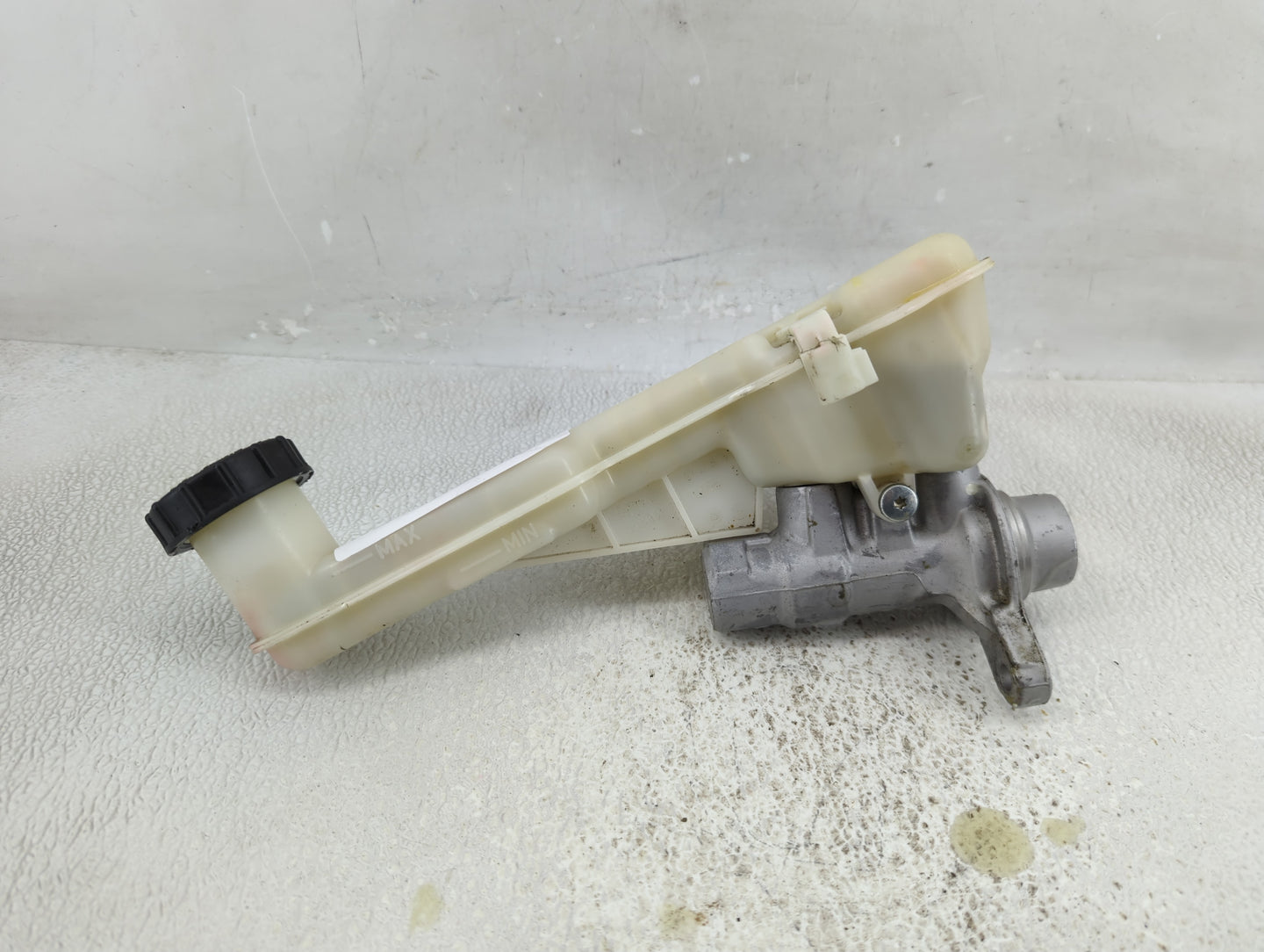2017-2020 Ford Fusion Brake Master Cylinder - Oemusedautoparts1.com