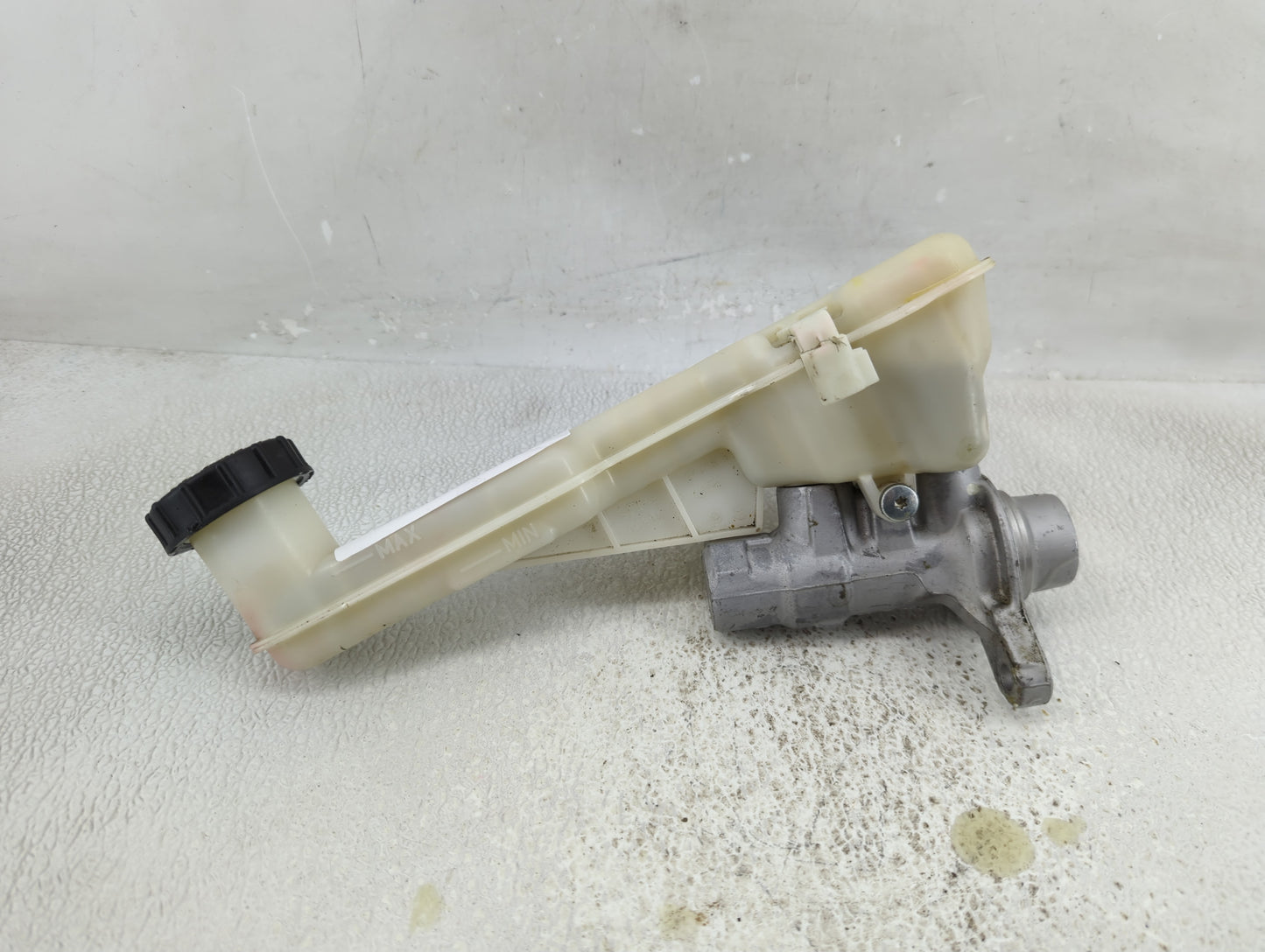 2017-2020 Ford Fusion Brake Master Cylinder - Oemusedautoparts1.com