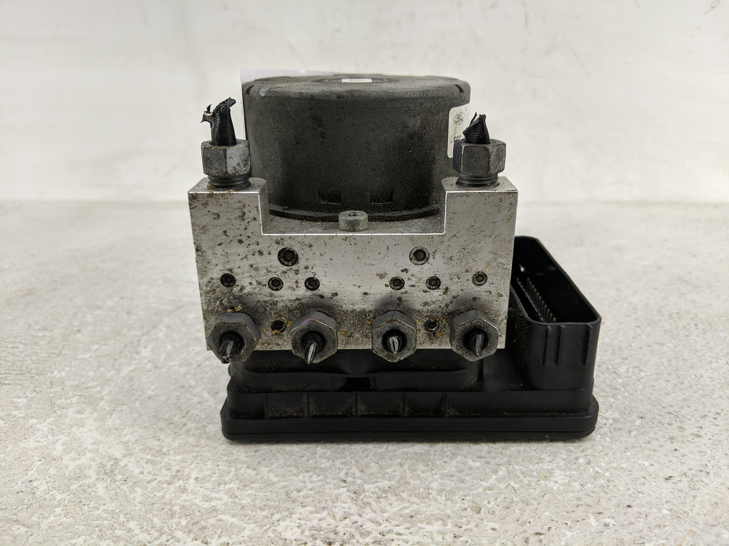 2017-2018 Ford Fusion ABS Pump Control Module Replacement P/N:HG9C-2B373-AG Fits Fits 2017 2018 OEM Used Auto Parts - Oemuse