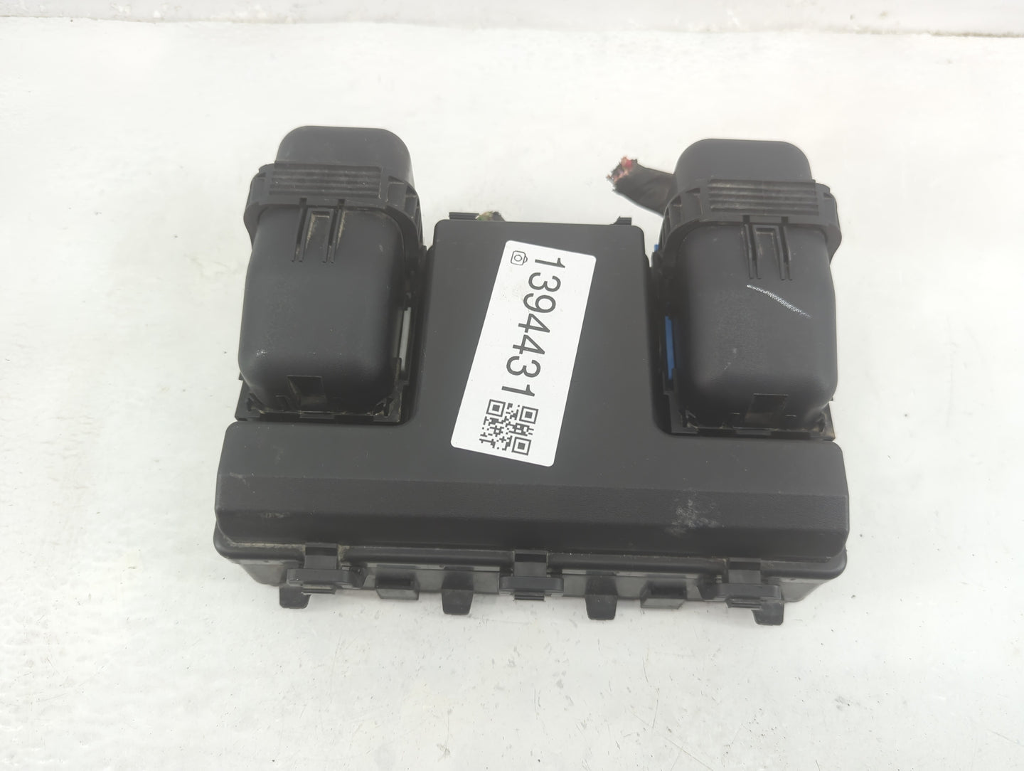 2017-2020 Ford Fusion Fusebox Fuse Box Panel Relay Module P/N:G2GT14A075AA Fits Fits 2017 2018 2019 2020 OEM Used Auto Parts