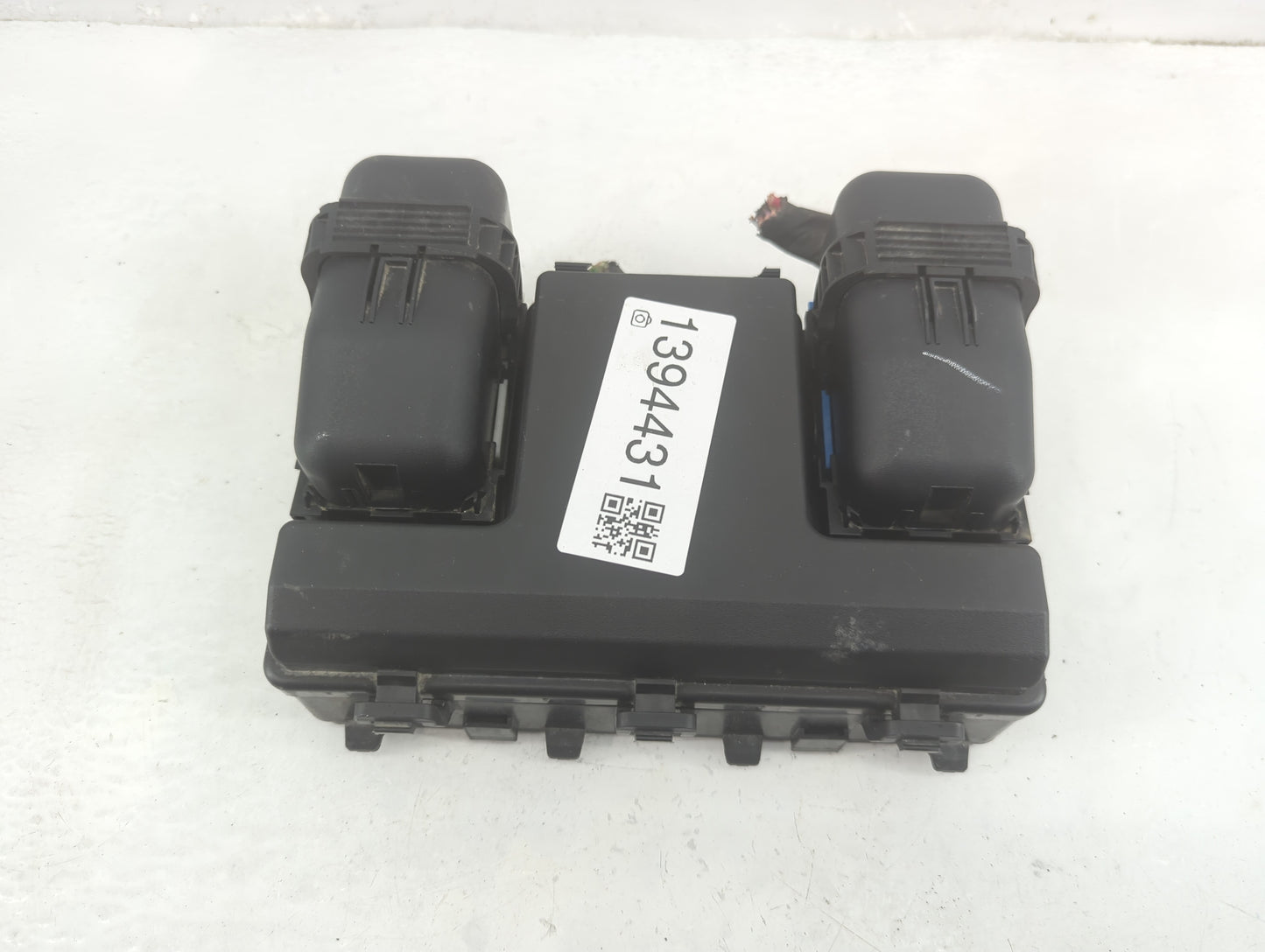 2017-2020 Ford Fusion Fusebox Fuse Box Panel Relay Module P/N:G2GT14A075AA Fits Fits 2017 2018 2019 2020 OEM Used Auto Parts