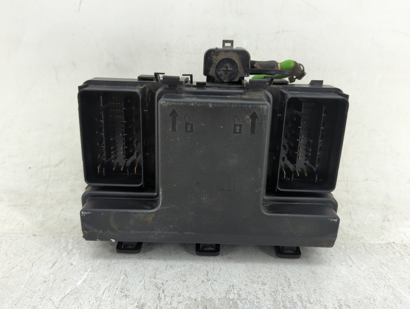 2017-2020 Ford Fusion Fusebox Fuse Box Panel Relay Module Fits Fits 2017 2018 2019 2020 OEM Used Auto Parts - Oemusedautopar
