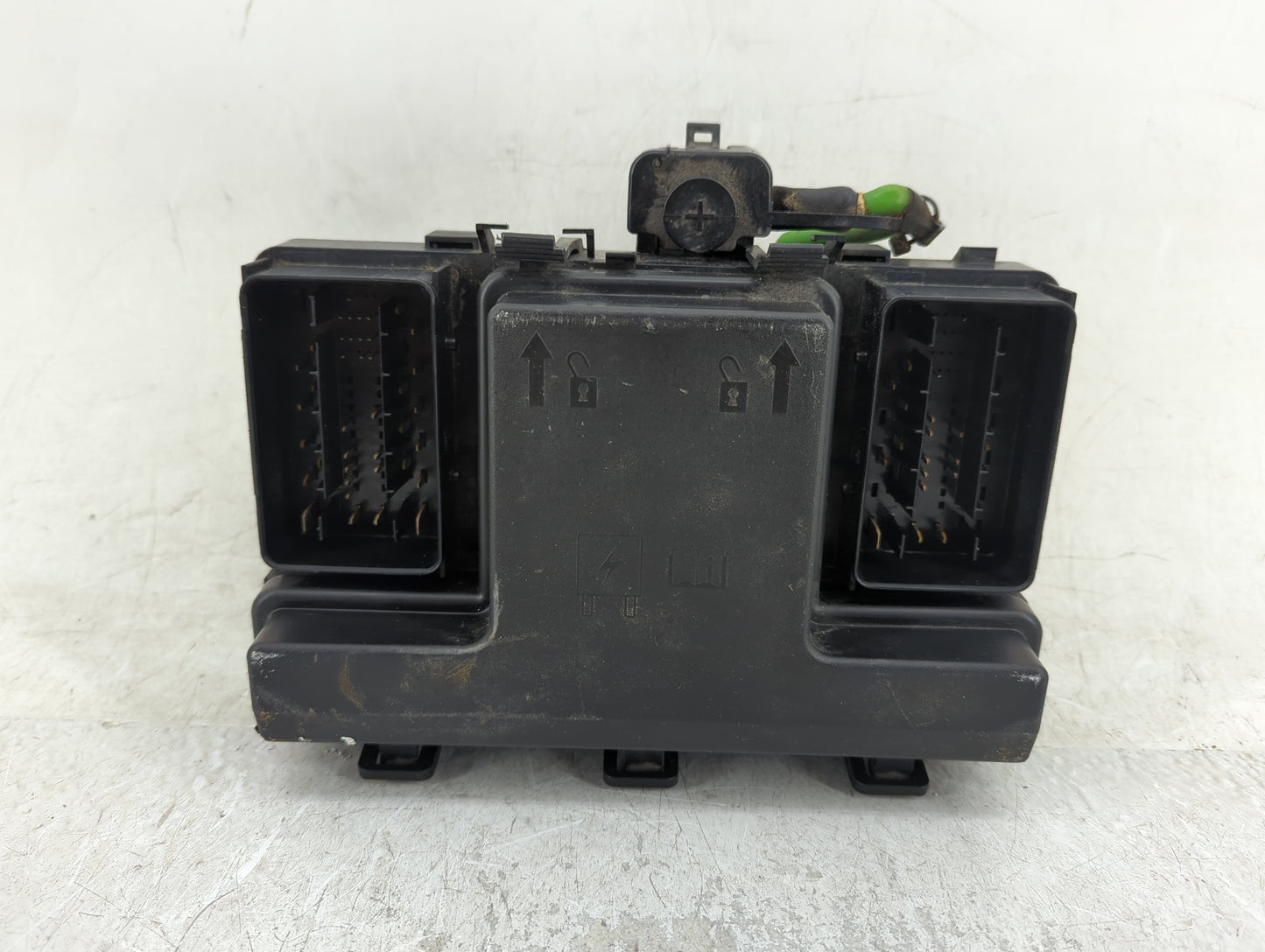 2017-2020 Ford Fusion Fusebox Fuse Box Panel Relay Module Fits Fits 2017 2018 2019 2020 OEM Used Auto Parts - Oemusedautopar