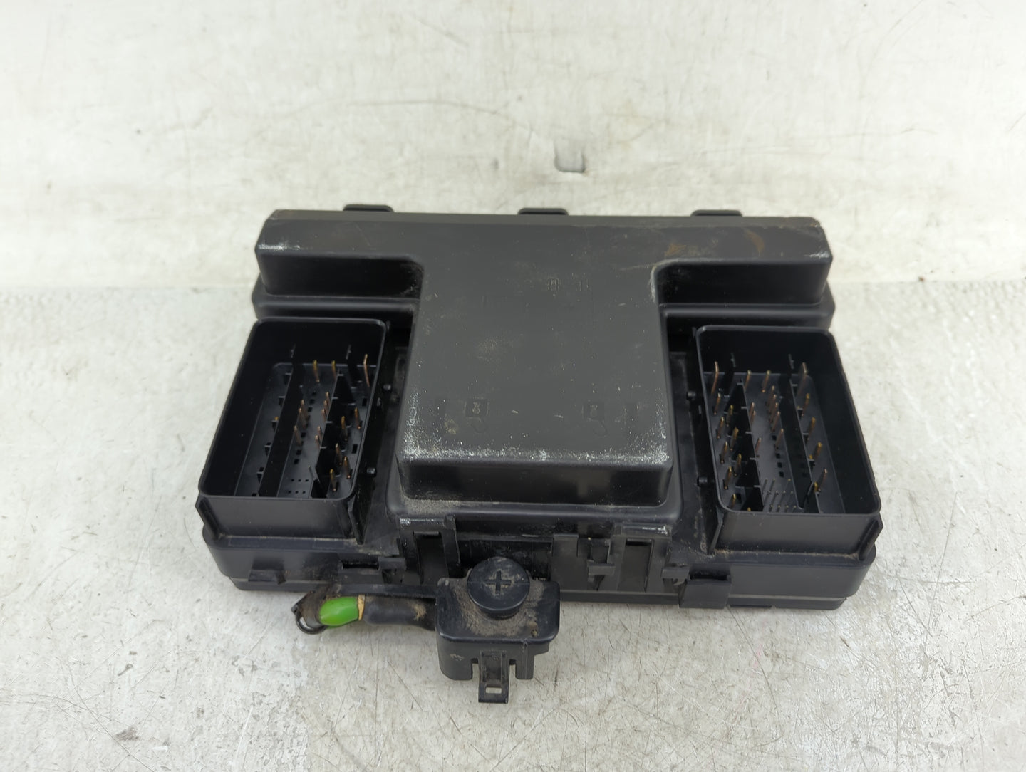 2017-2020 Ford Fusion Fusebox Fuse Box Panel Relay Module Fits Fits 2017 2018 2019 2020 OEM Used Auto Parts - Oemusedautopar