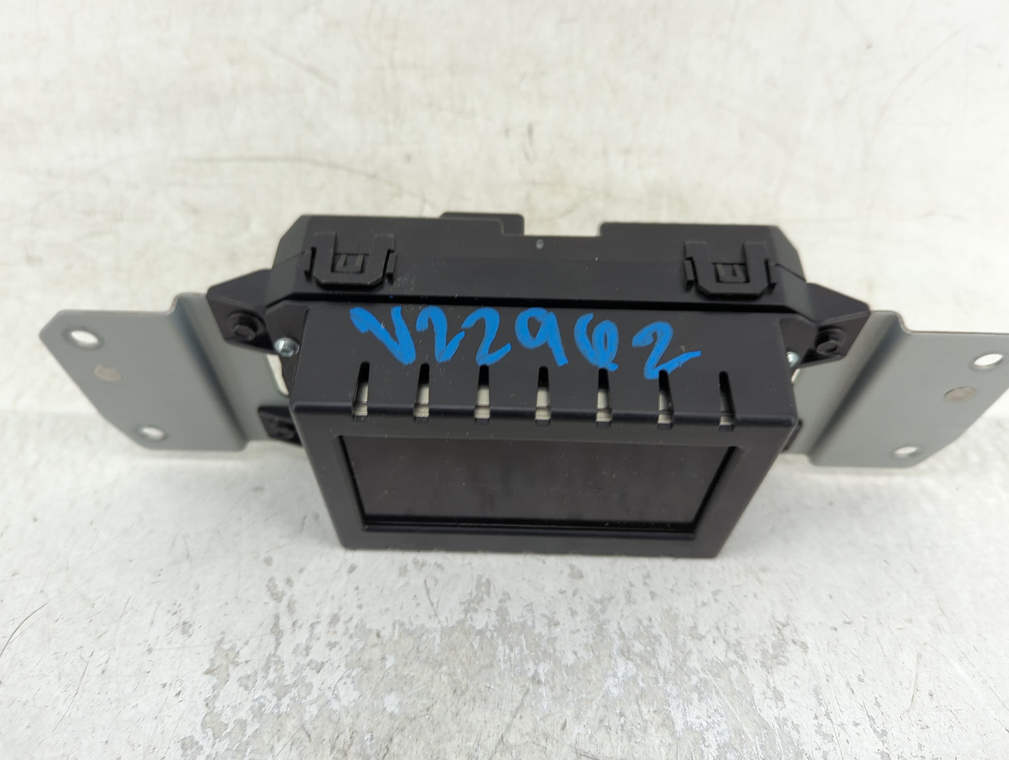 2017-2020 Ford Fusion Information Display Screen - Oemusedautoparts1.com