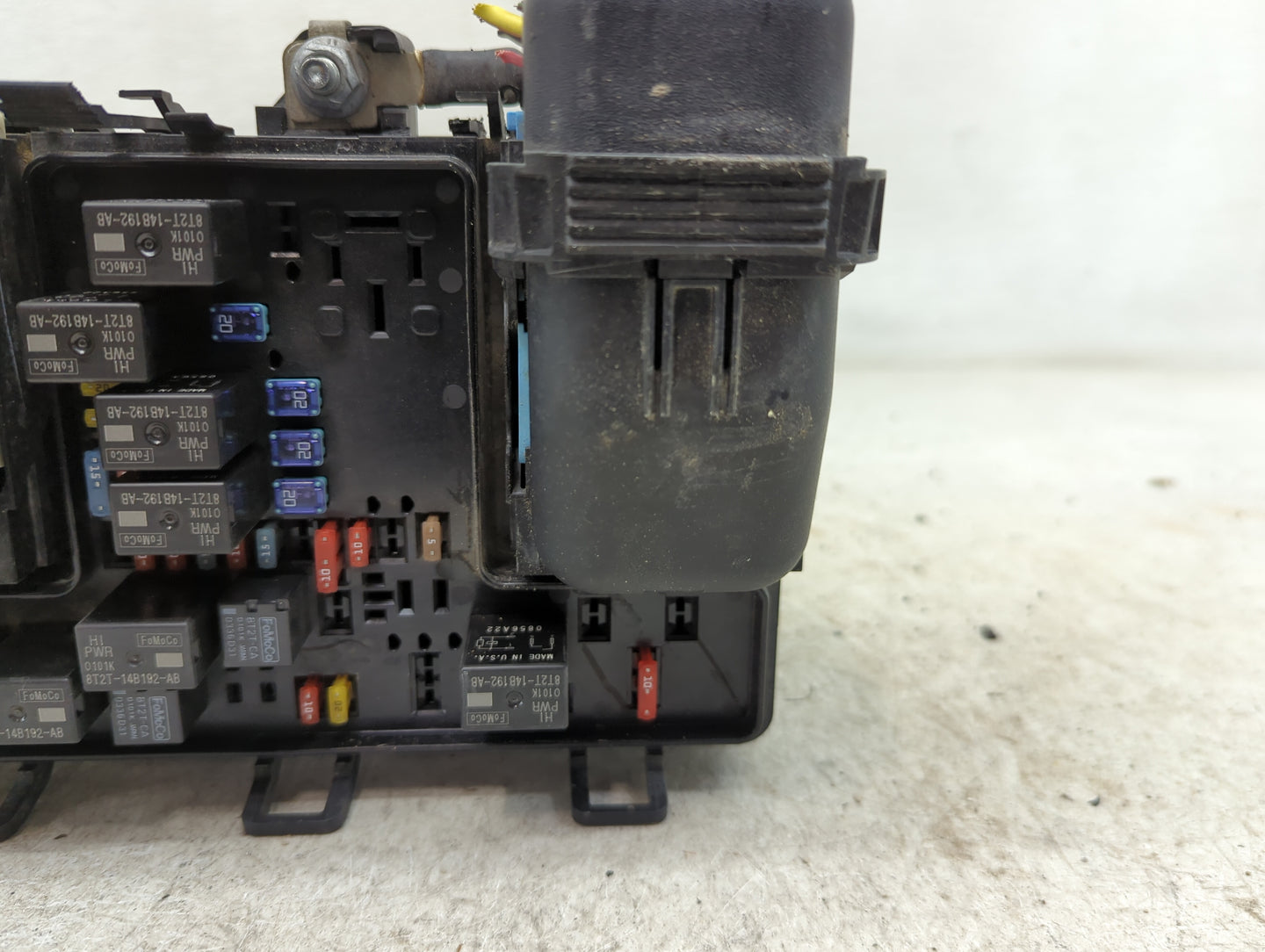 2017-2020 Ford Fusion Fusebox Fuse Box Panel Relay Module P/N:HG9T14D068AC Fits Fits 2017 2018 2019 2020 OEM Used Auto Parts