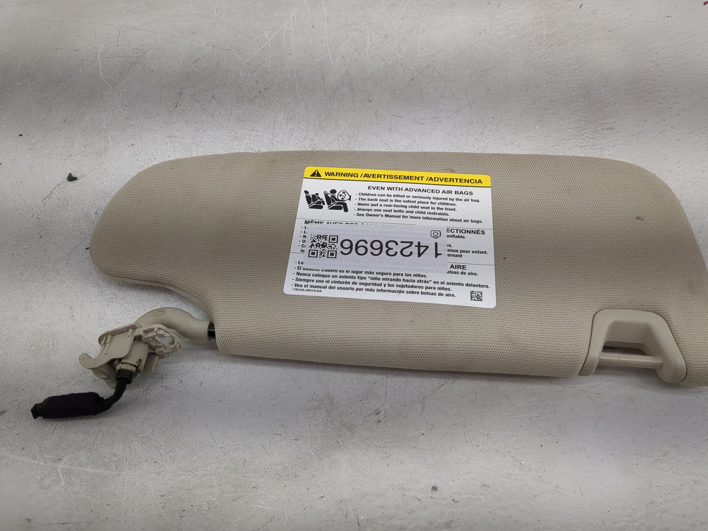 2017-2020 Ford Fusion Sun Visor Shade Replacement Driver Left Mirror Fits Fits 2017 2018 2019 2020 OEM Used Auto Parts - Oem