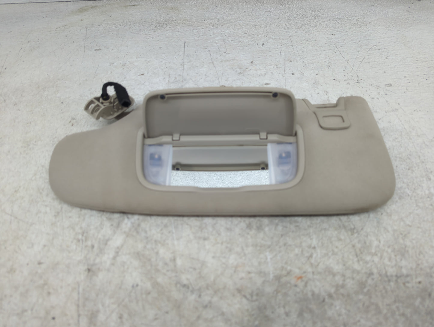 2017 Ford Fusion Sun Visor Shade Replacement Driver Left Mirror Fits OEM Used Auto Parts - Oemusedautoparts1.com