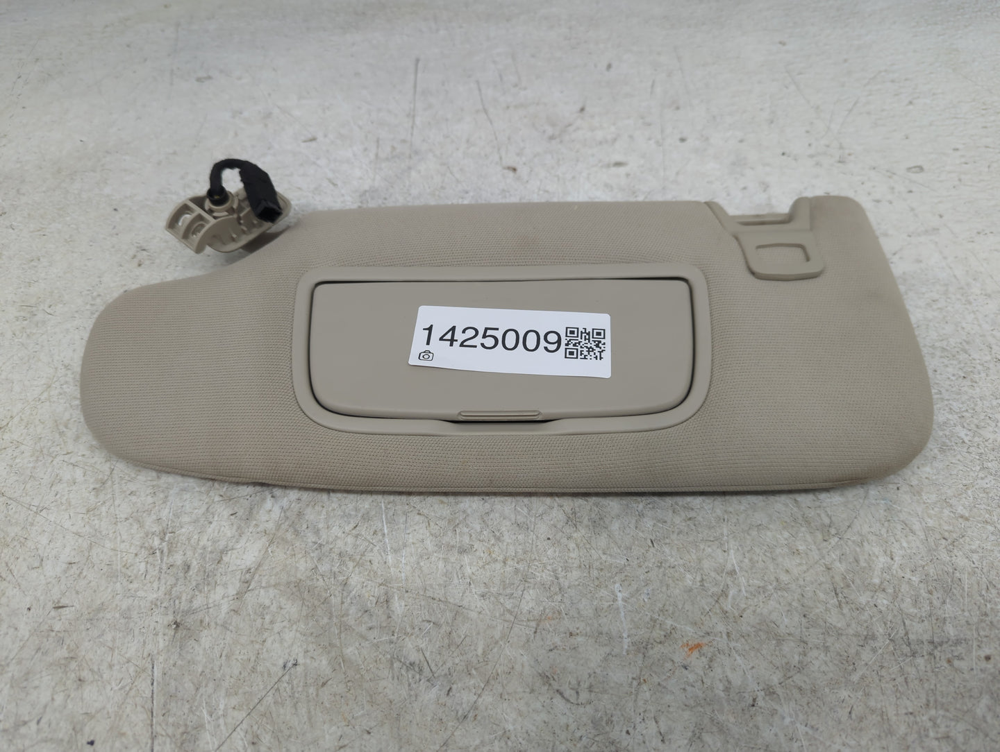 2017 Ford Fusion Sun Visor Shade Replacement Driver Left Mirror Fits OEM Used Auto Parts - Oemusedautoparts1.com