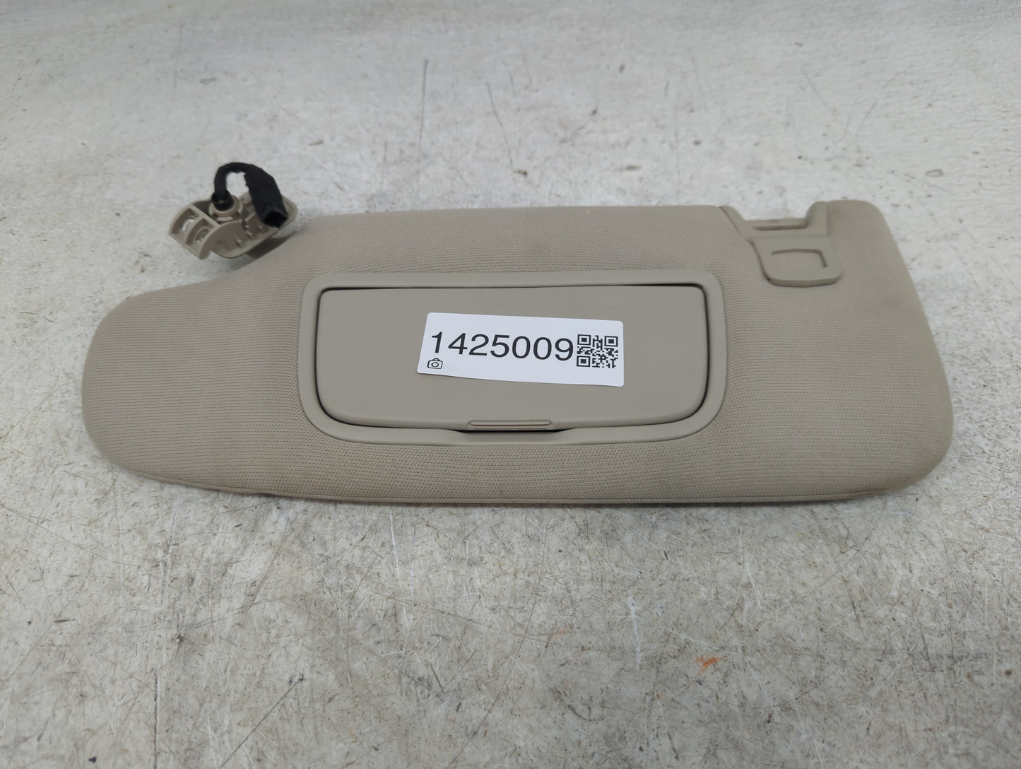 2017 Ford Fusion Sun Visor Shade Replacement Driver Left Mirror Fits OEM Used Auto Parts - Oemusedautoparts1.com