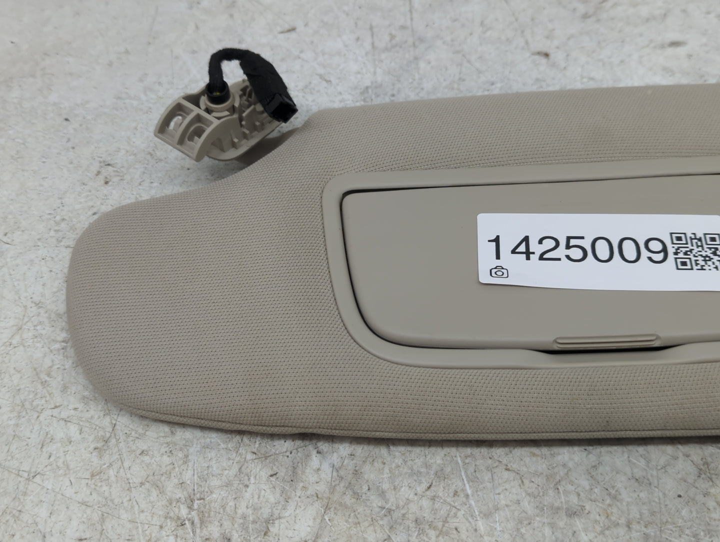 2017 Ford Fusion Sun Visor Shade Replacement Driver Left Mirror Fits OEM Used Auto Parts - Oemusedautoparts1.com