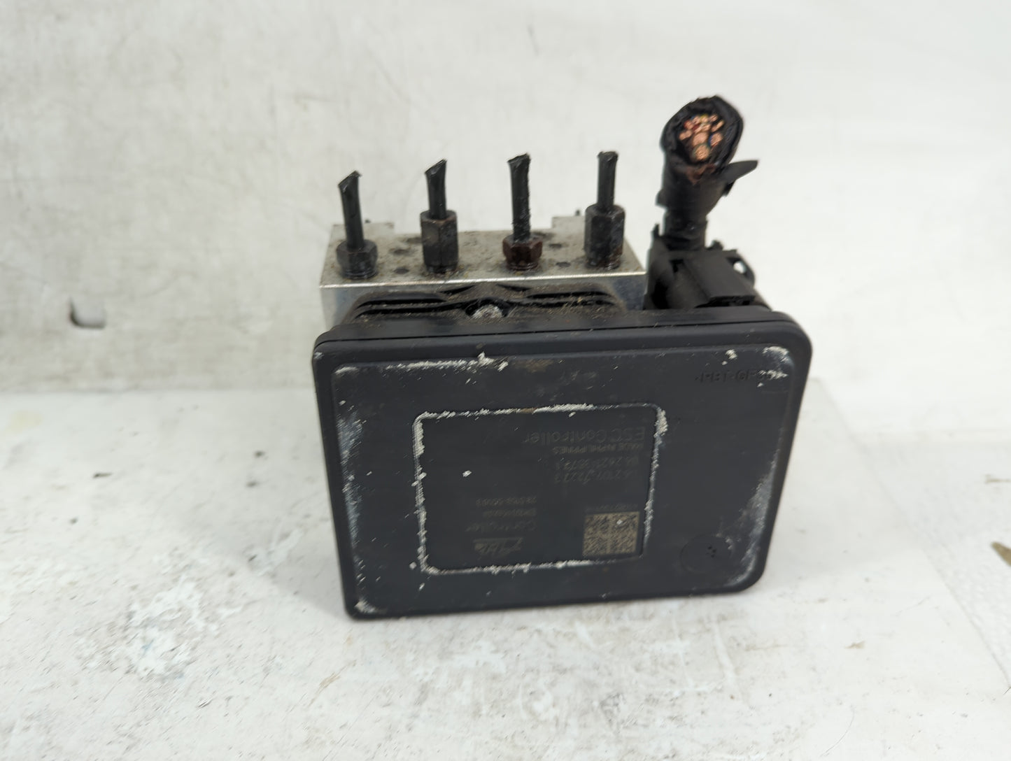 2017-2018 Ford Fusion ABS Pump Control Module Replacement Fits Fits 2017 2018 OEM Used Auto Parts - Oemusedautoparts1.com